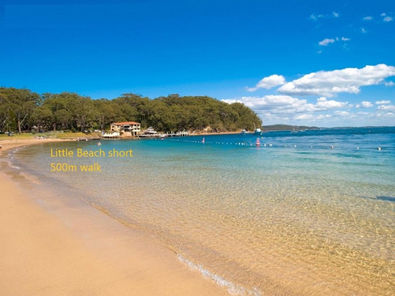 2Bays Studio- Walk to 2 Beaches! Perfect Location with Private Courtyard & BBQ