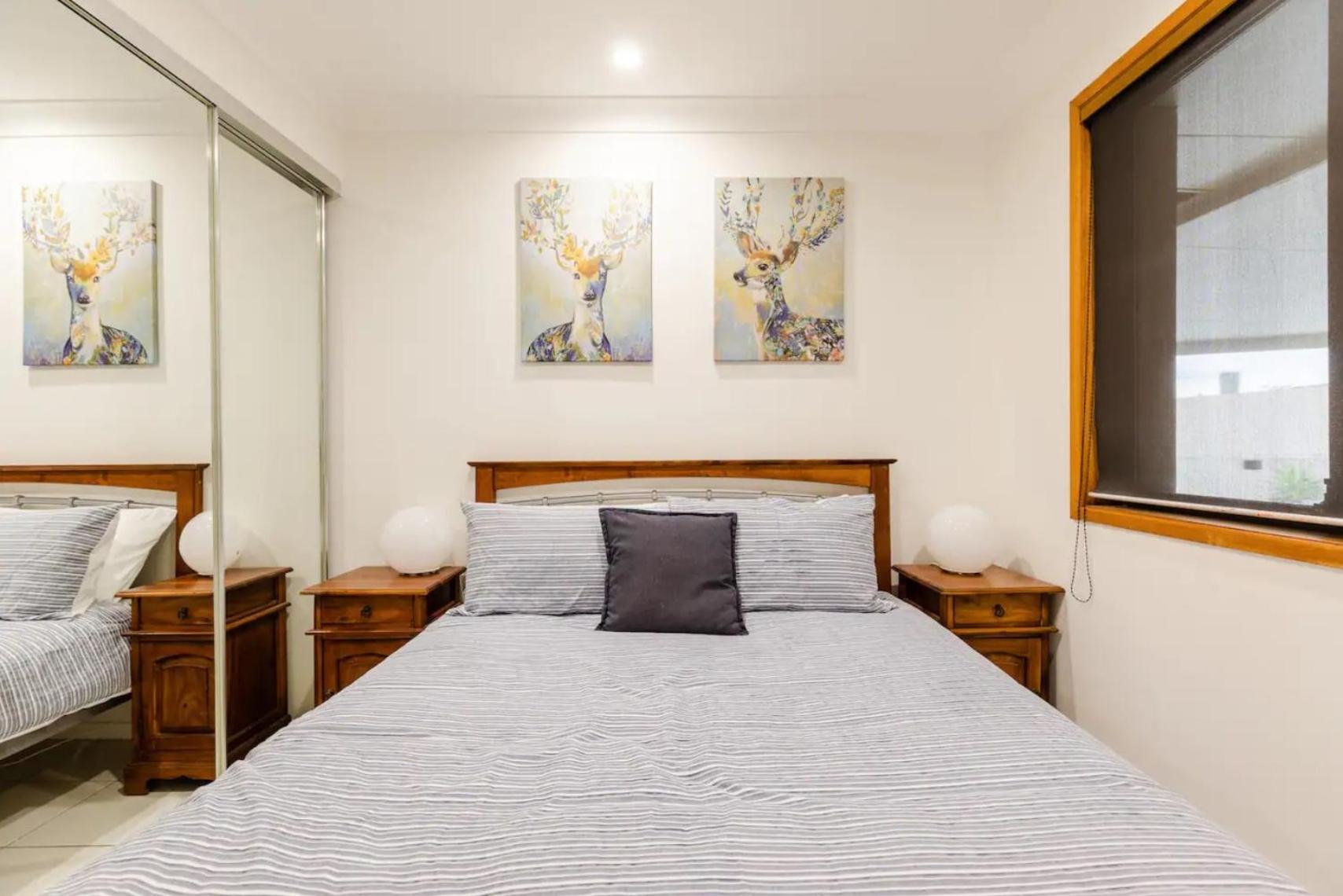 Reflections Broadbeach- Heated Pool! Complete Waterfront Entertainer with Huge Deck, Pool Table and Pontoon