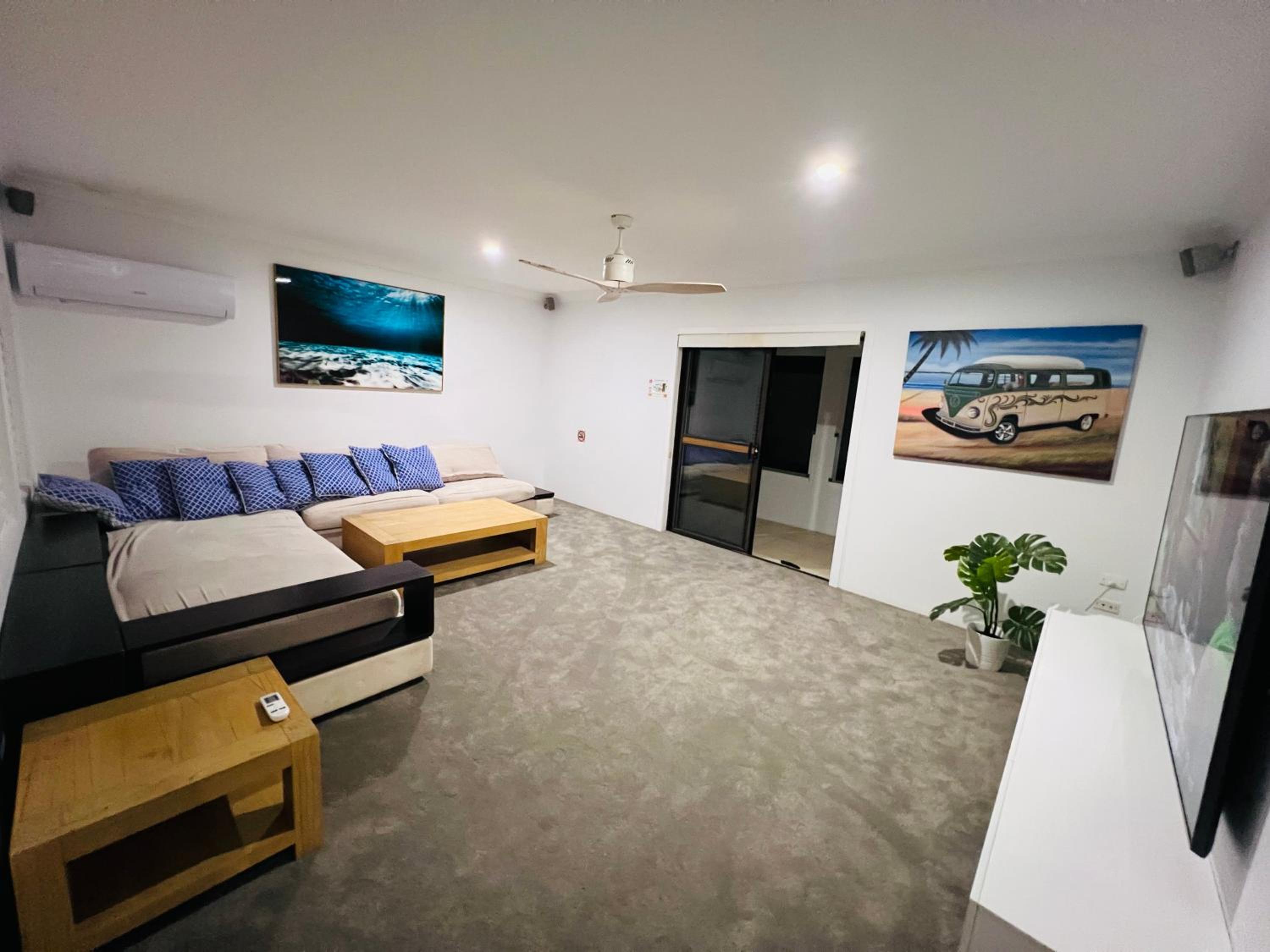 Reflections Broadbeach- Heated Pool! Complete Waterfront Entertainer with Huge Deck, Pool Table and Pontoon
