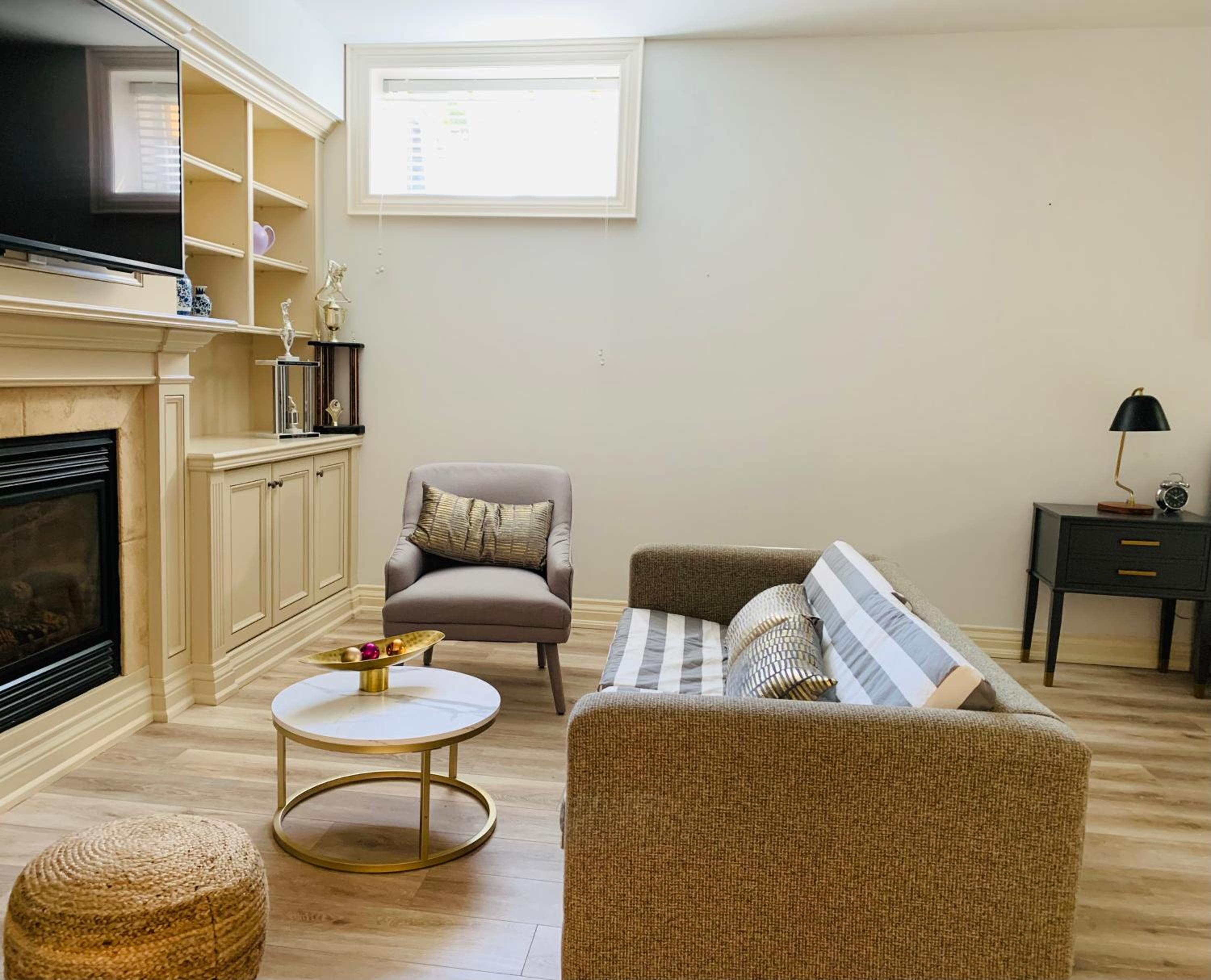 Stylish Private Suite with 2 Bedrooms in Midtown