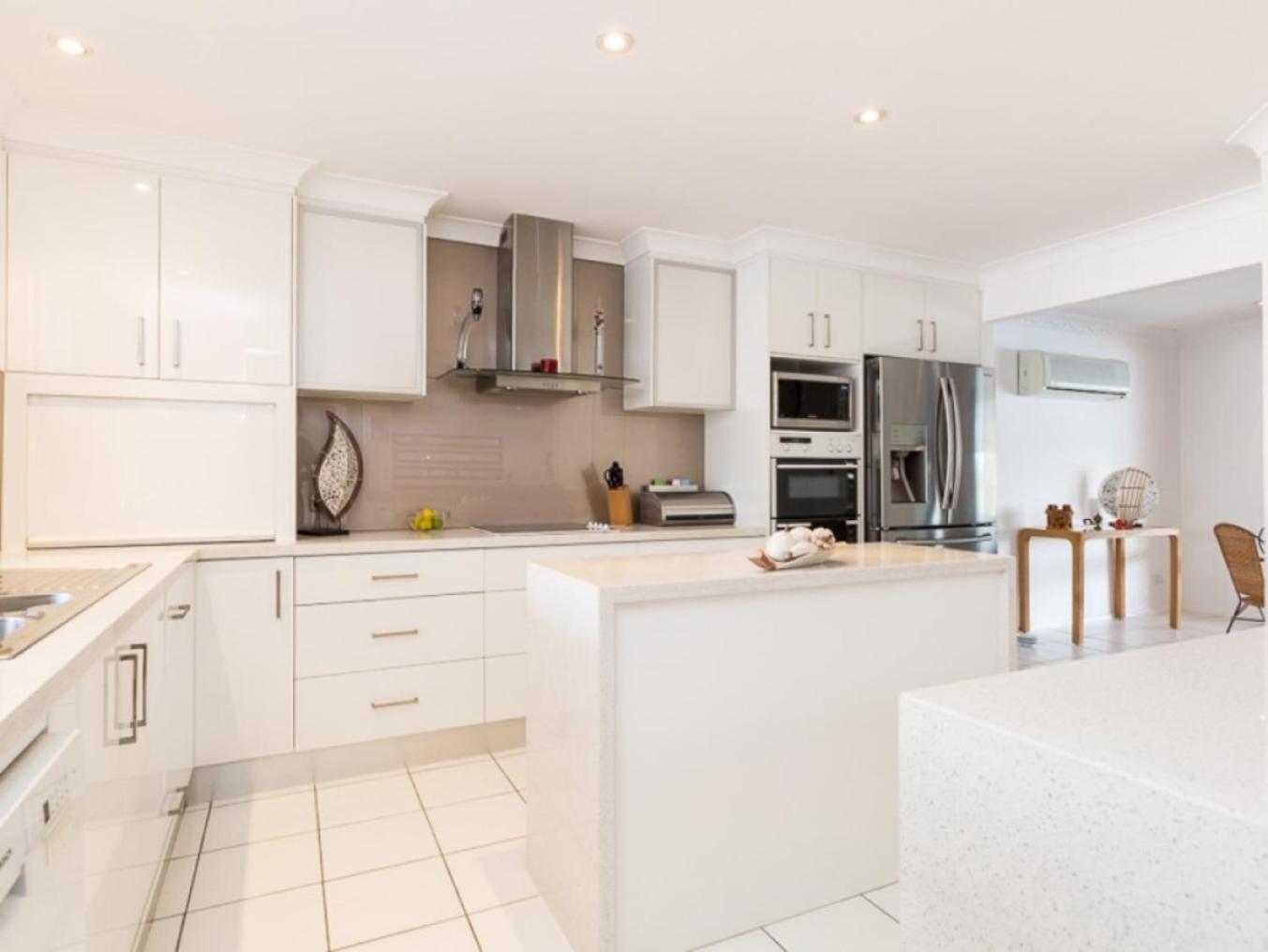 Reflections Broadbeach- Heated Pool! Complete Waterfront Entertainer with Huge Deck, Pool Table and Pontoon