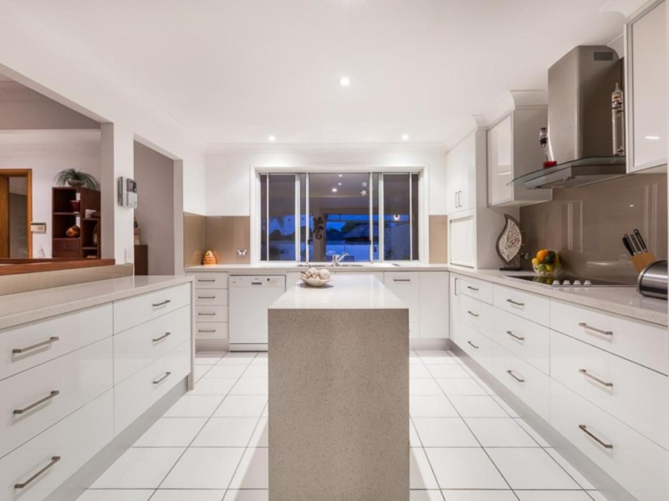 Reflections Broadbeach- Heated Pool! Complete Waterfront Entertainer with Huge Deck, Pool Table and Pontoon