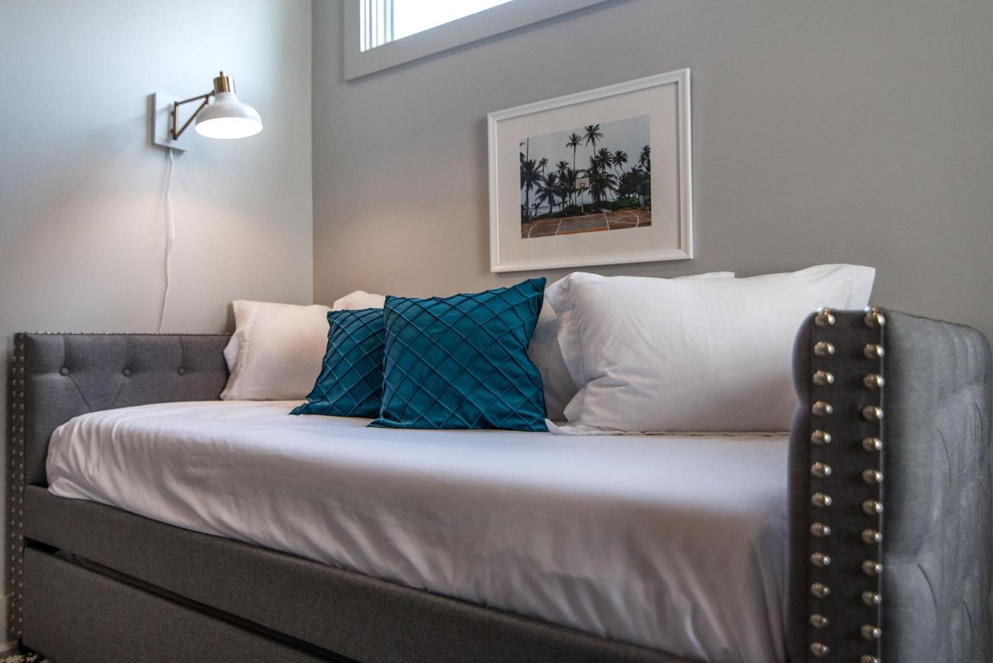 Modern East Nashville Gem, Walk to Local Favorites, Cozy Den, Workspace & Smart TVs, Fully Equipped Kitchen, Garage & Fast WiFi, Near Mas Tacos, Rosepepper view 5