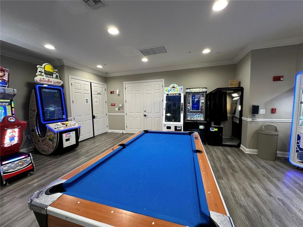 Stylish Vista Cay Poolside Escape Next to Pool Near all Theme Parks walk to the Convention Center and Int'l Drive
