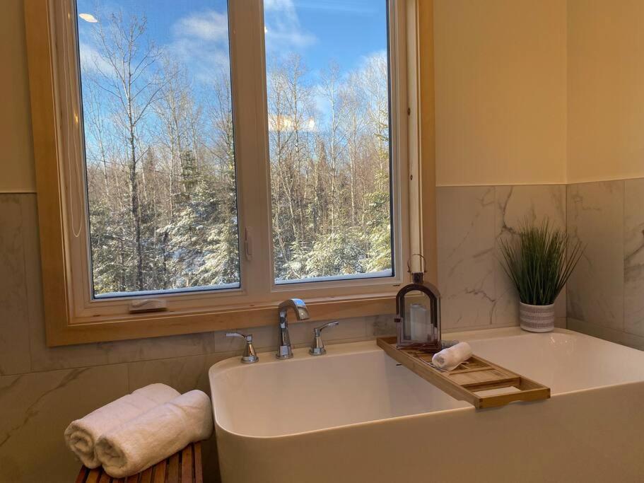 Luxurious Panoramic View Beach Lake SPA Gaming