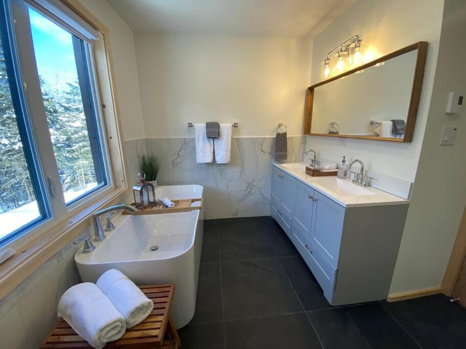Luxurious Panoramic View Beach Lake SPA Gaming