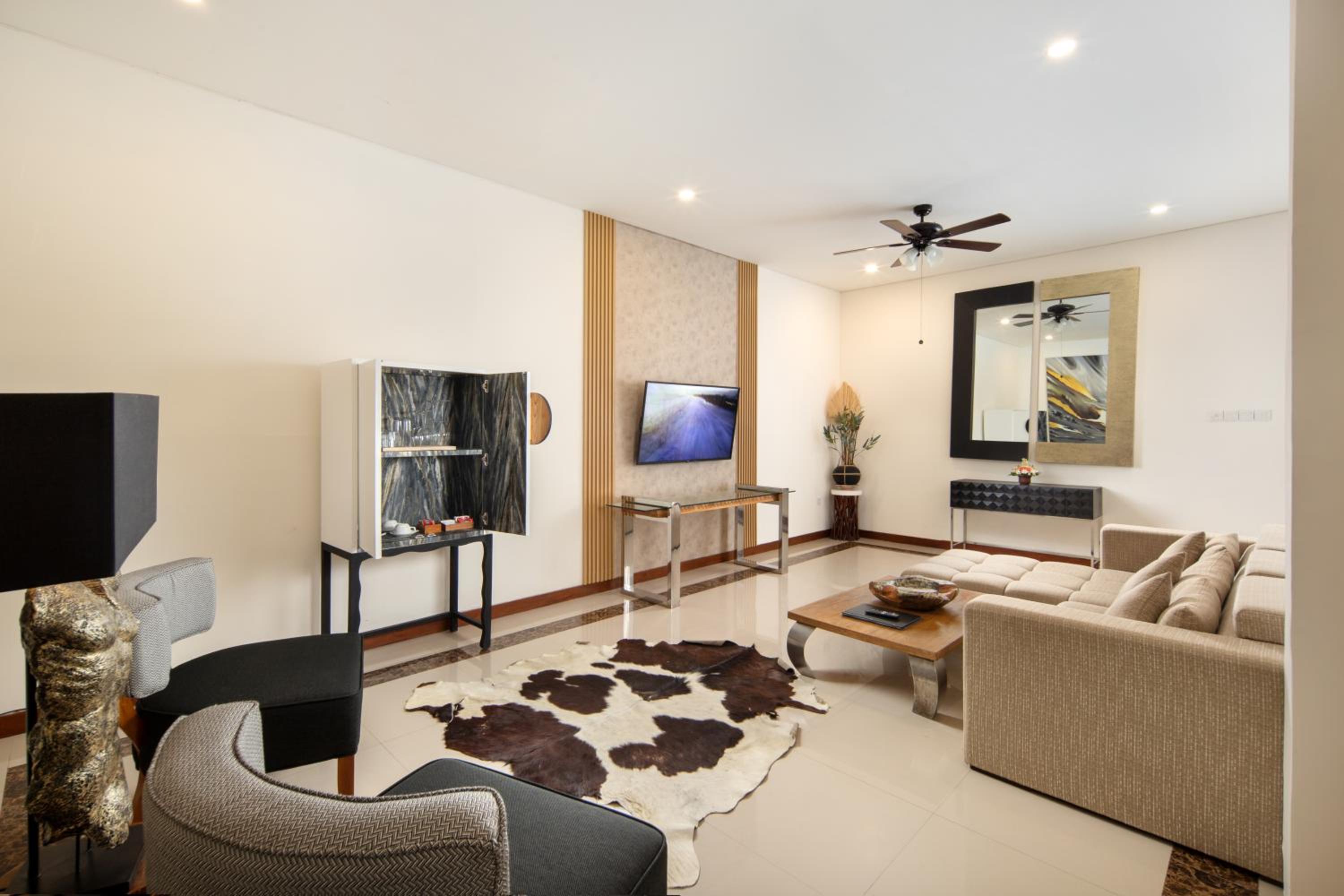 The Luxury Collection, Monaco Blu 5