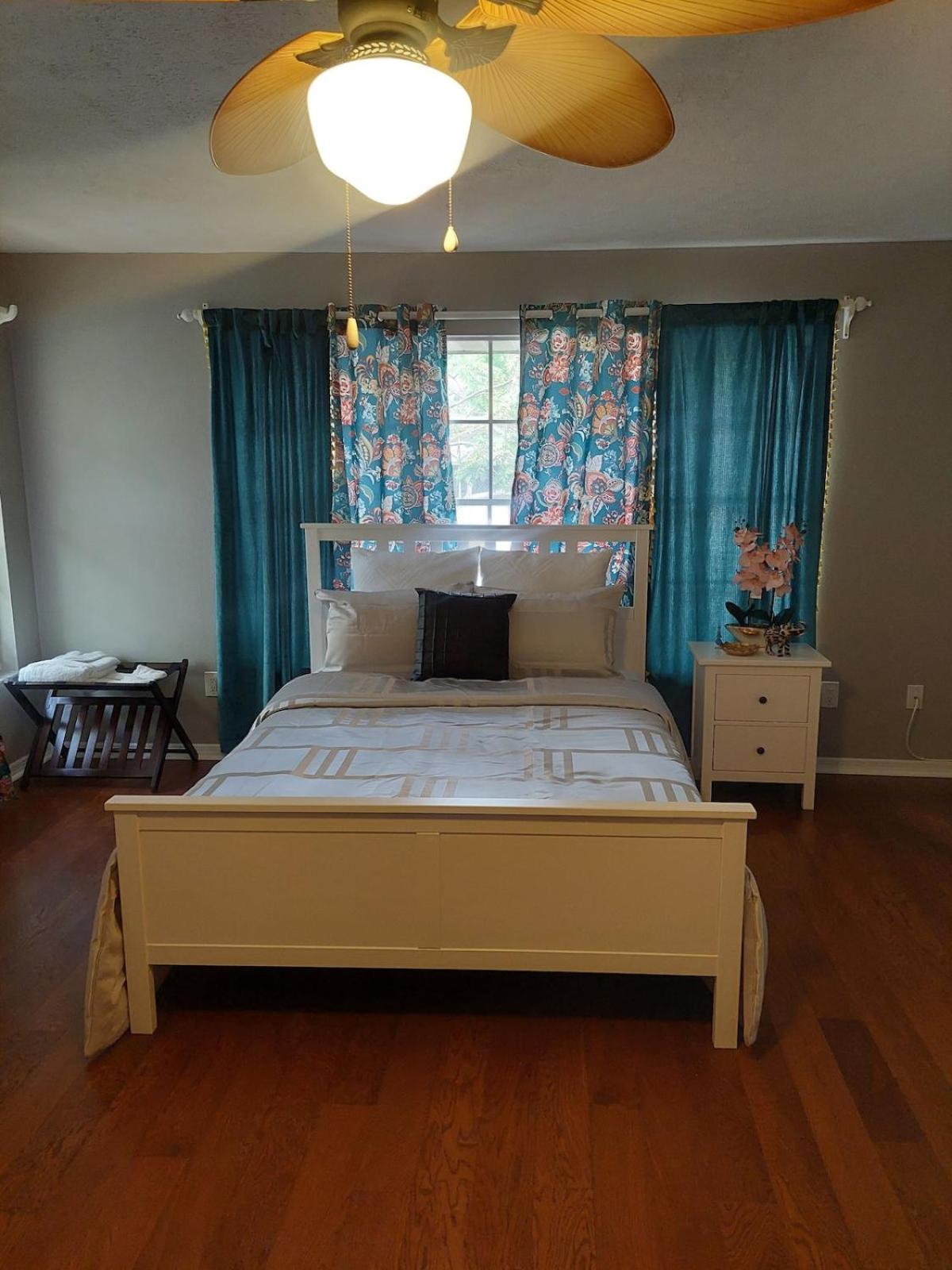 Tampa Bay Area Vacations - Jade Jewel - Well-Appointed Tampa Home 4 Mi to USF Campus and Busch Gardens - Property Image 5