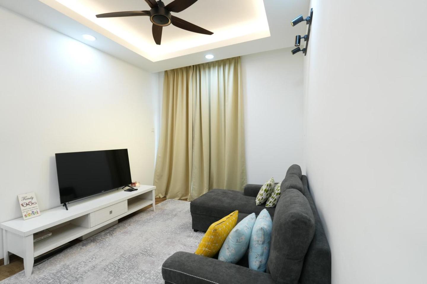 Flat in Cyberjaya 2R 2BR 5 mins driving to Tamarind Square photo 1