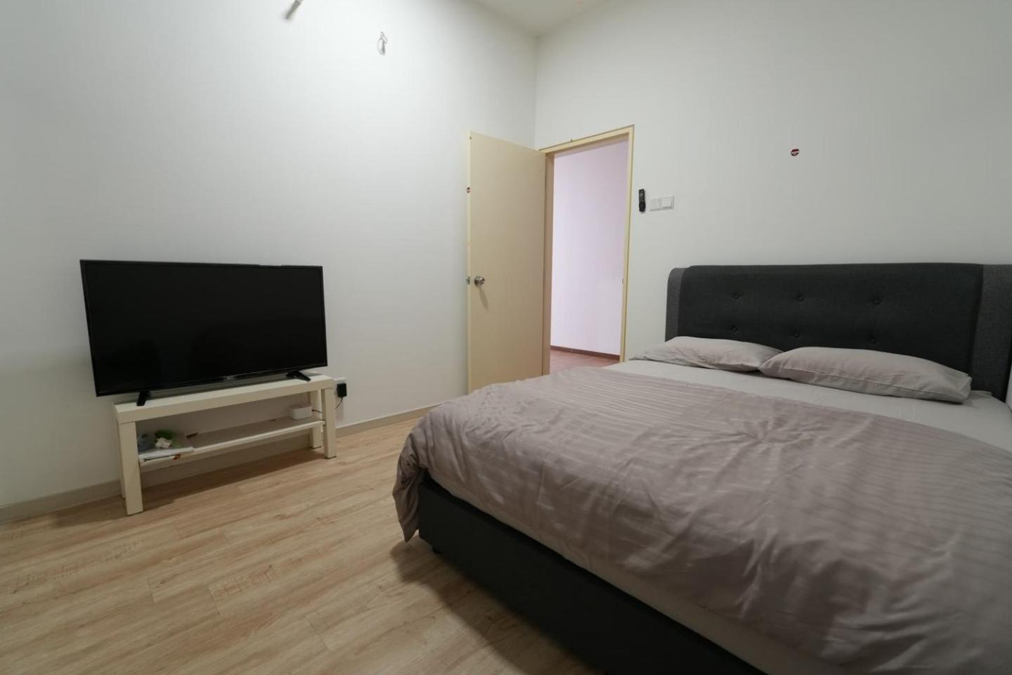 Flat in Cyberjaya 2R 2BR 5 mins driving to Tamarind Square photo 3