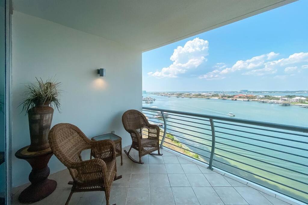 Bella Luna - 803 -High-end Luxury Condo-Bayfront-Sleeps 6-Walk to Flora-Bama view 4