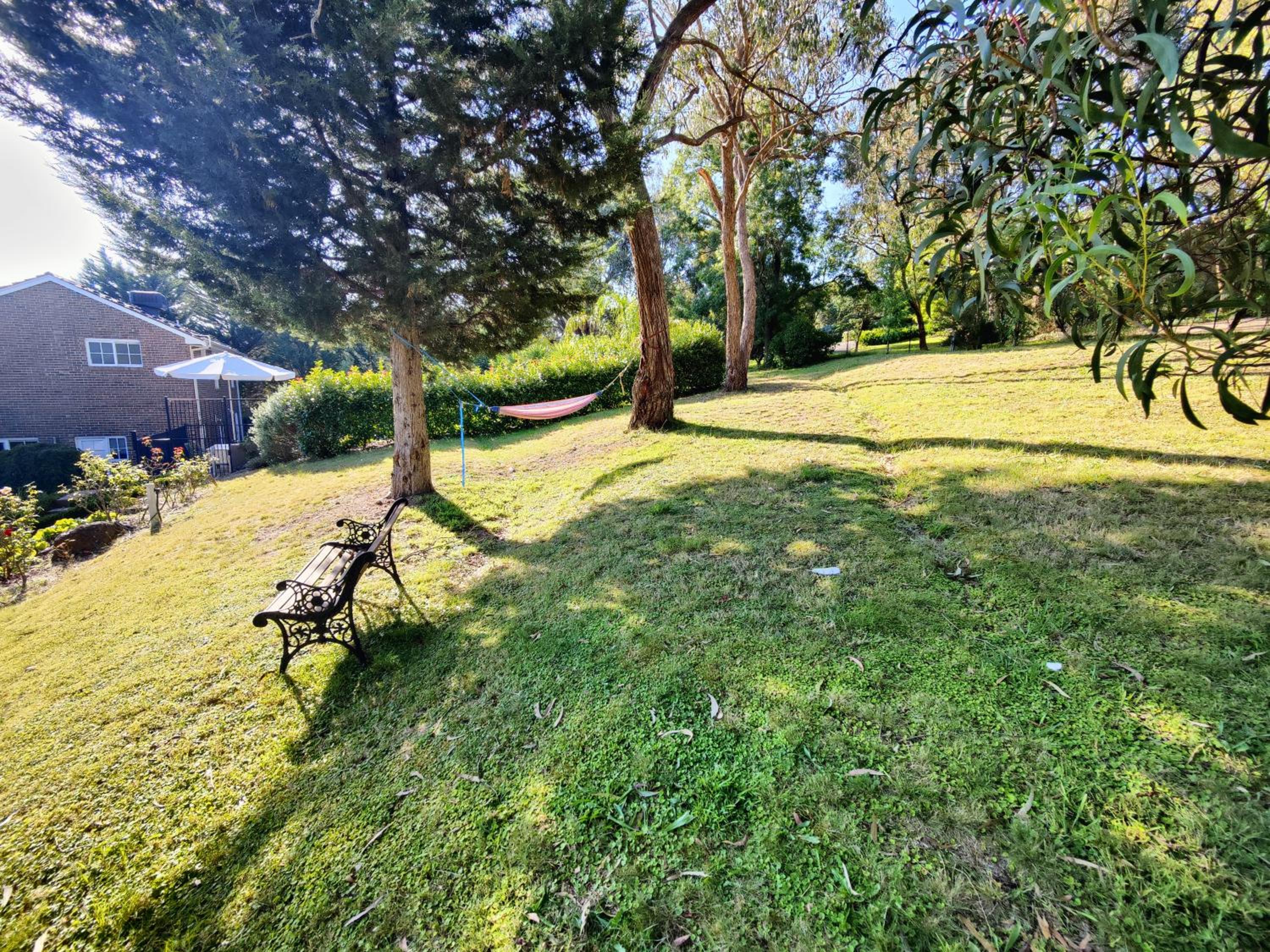 4-bedroom Acre Retreat with Pool & Garden - Pets and Long Stays Welcome