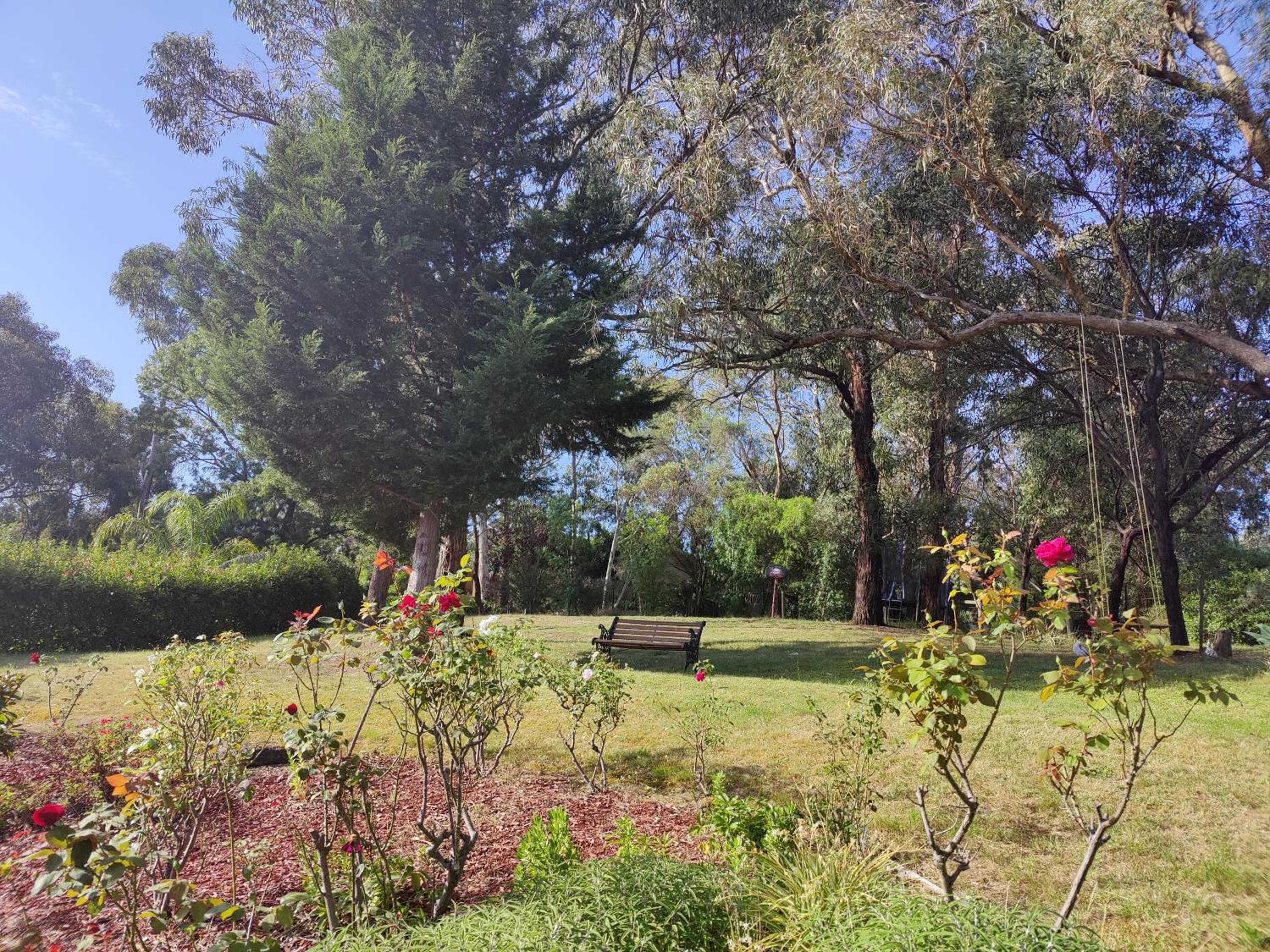 4-bedroom Acre Retreat with Pool & Garden - Pets and Long Stays Welcome