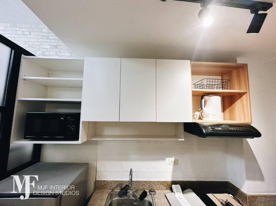 Field Residences - Reina Suites view 2