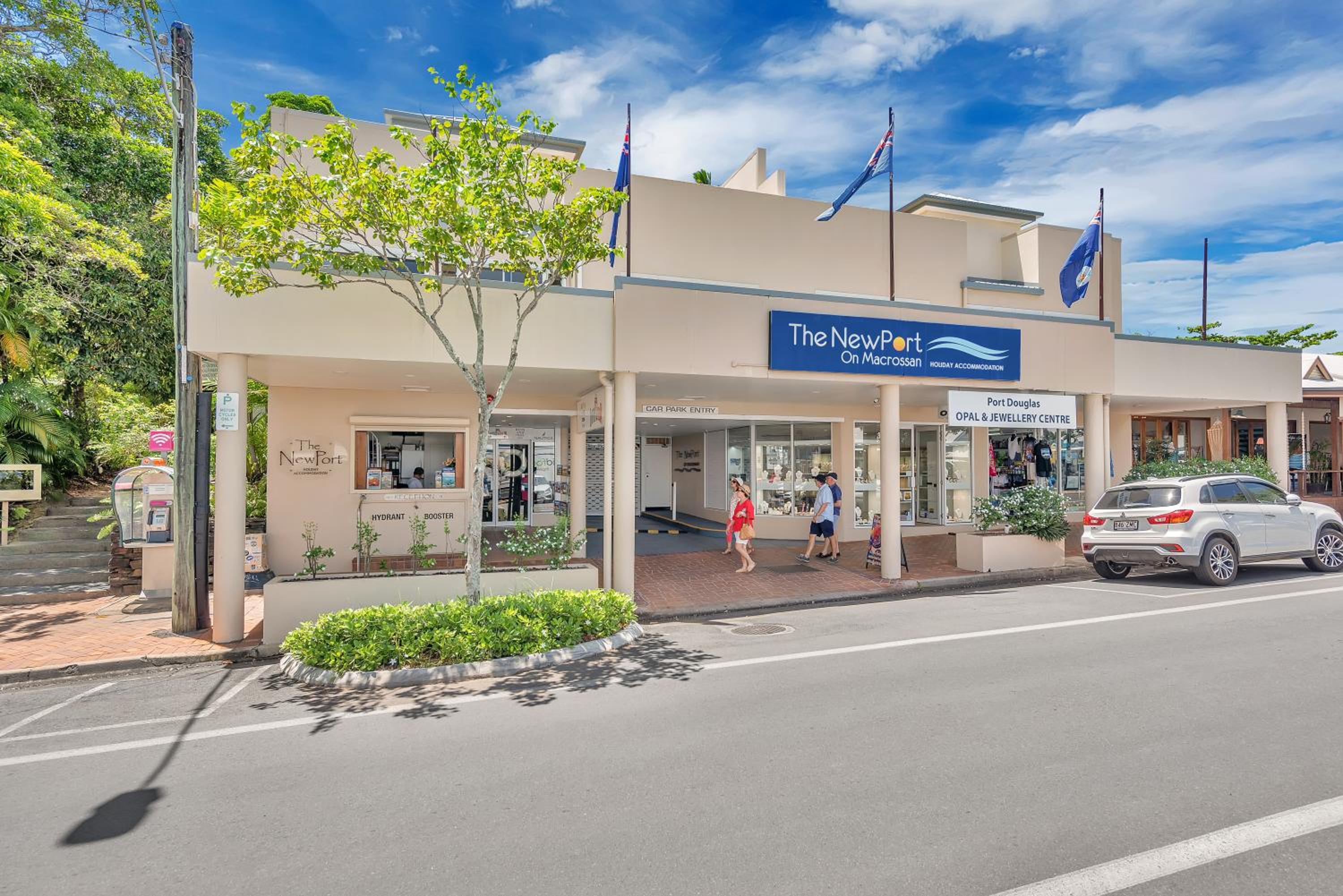 Hotel The Newport on Macrossan - Adults Only - Image 1