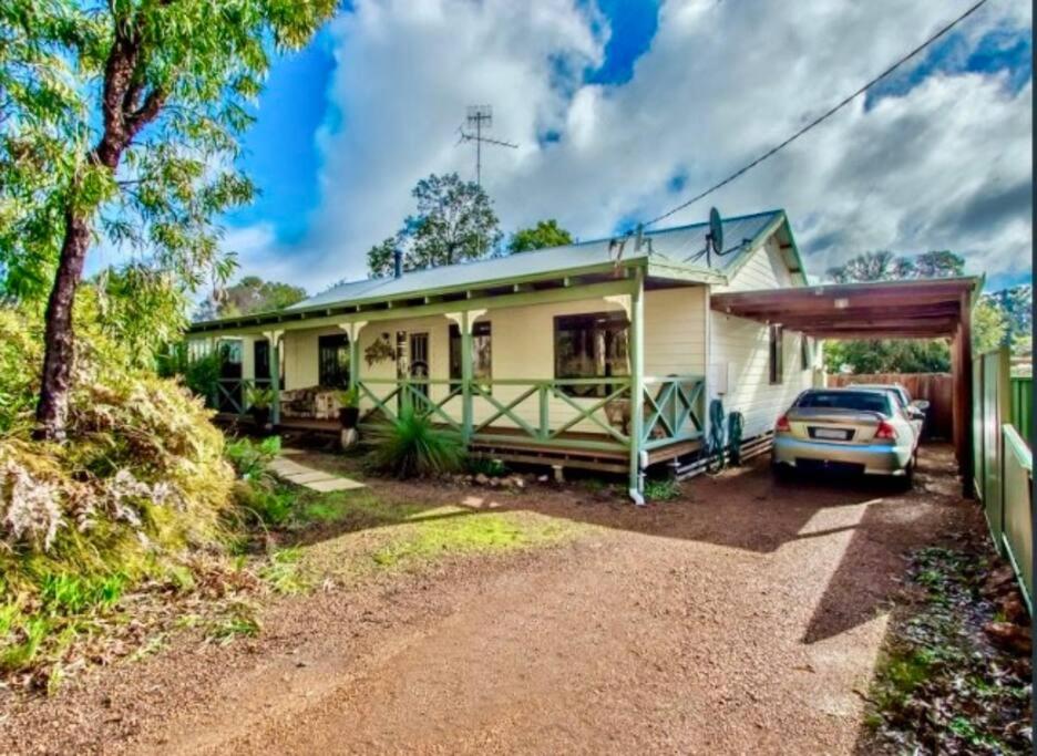 Begonia Cottage