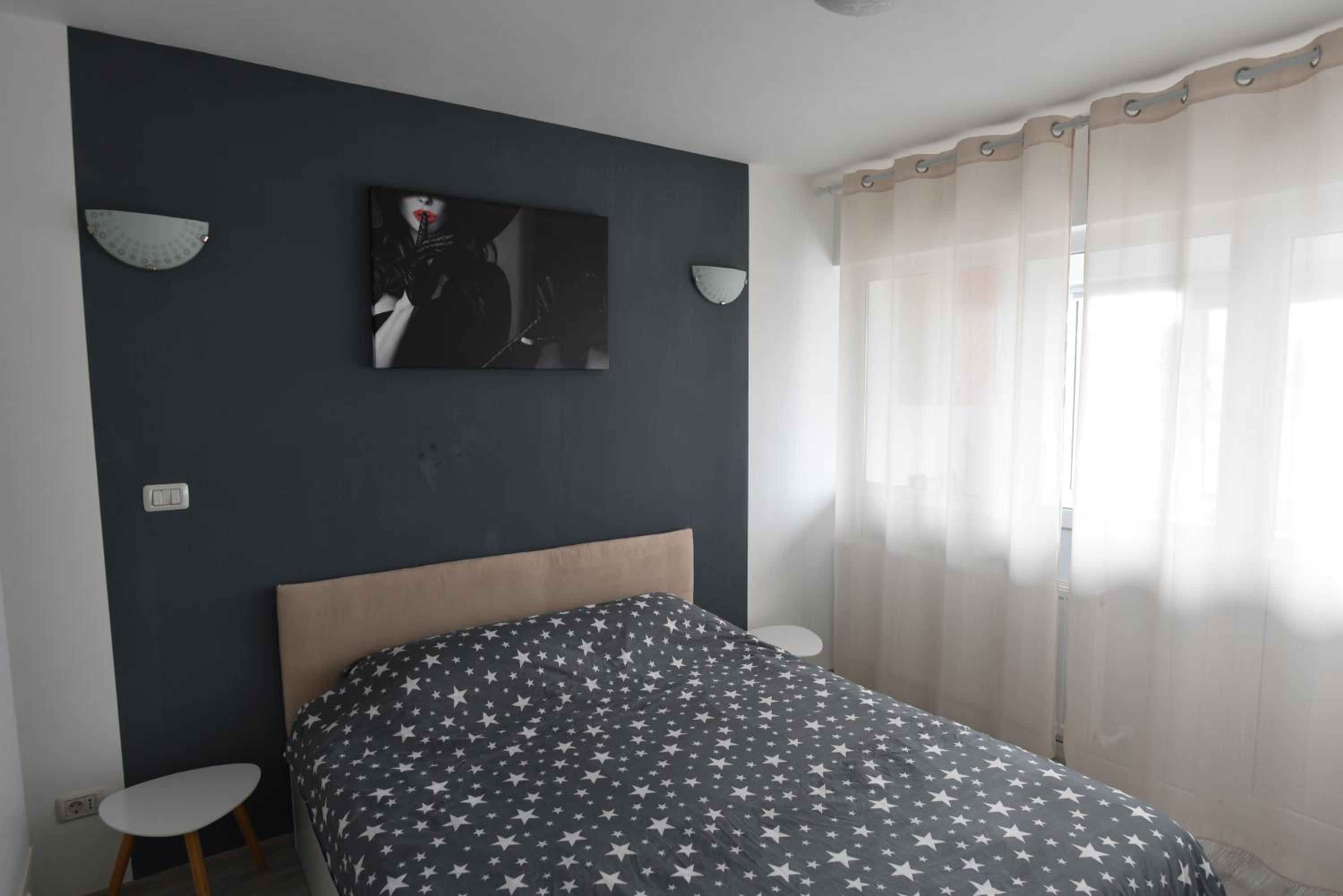 Mall LuxuryApartment Six view 4