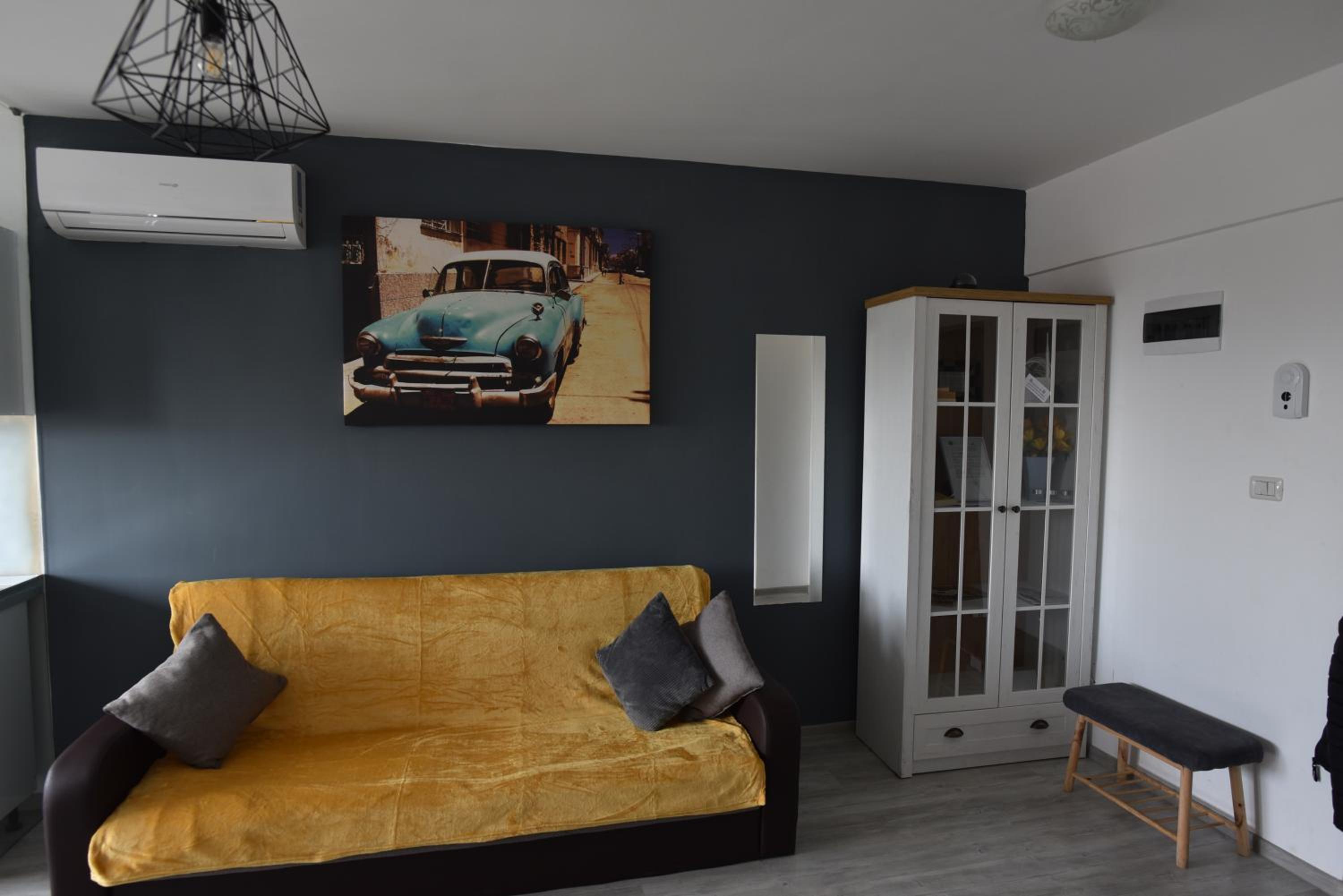 Mall LuxuryApartment Six view 2