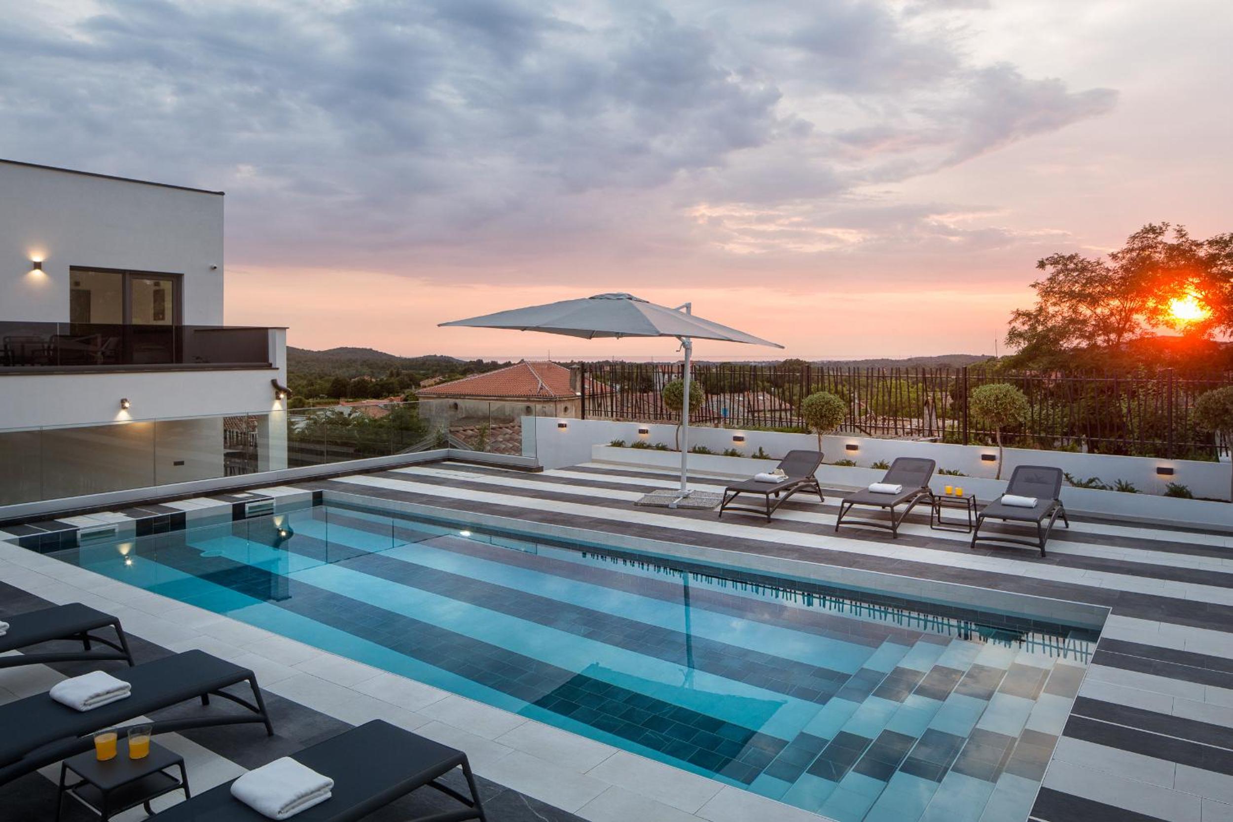 Modern villa Dea with jacuzzi and pool in Porec view 5