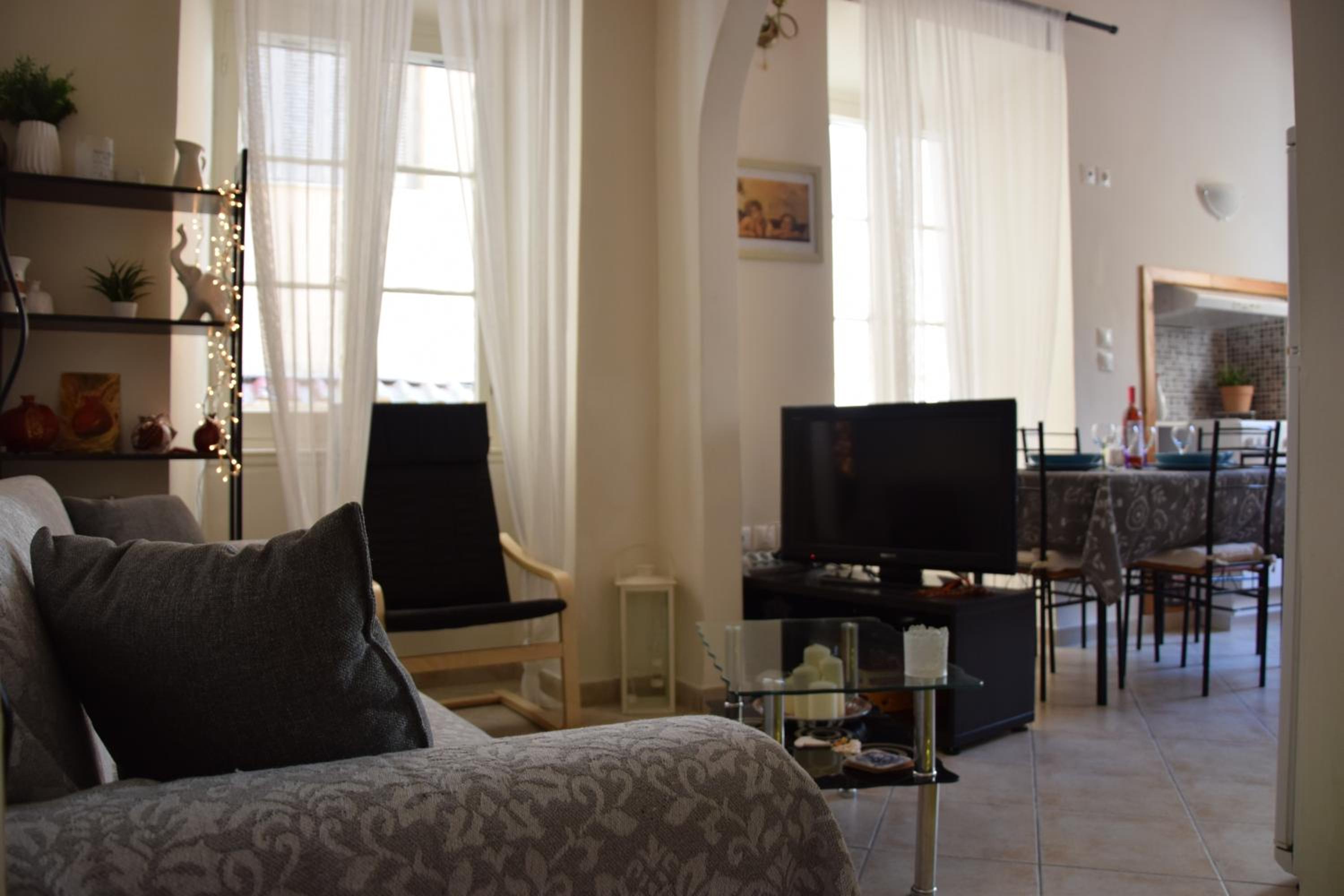Matty's Apartment in Corfu town view 5