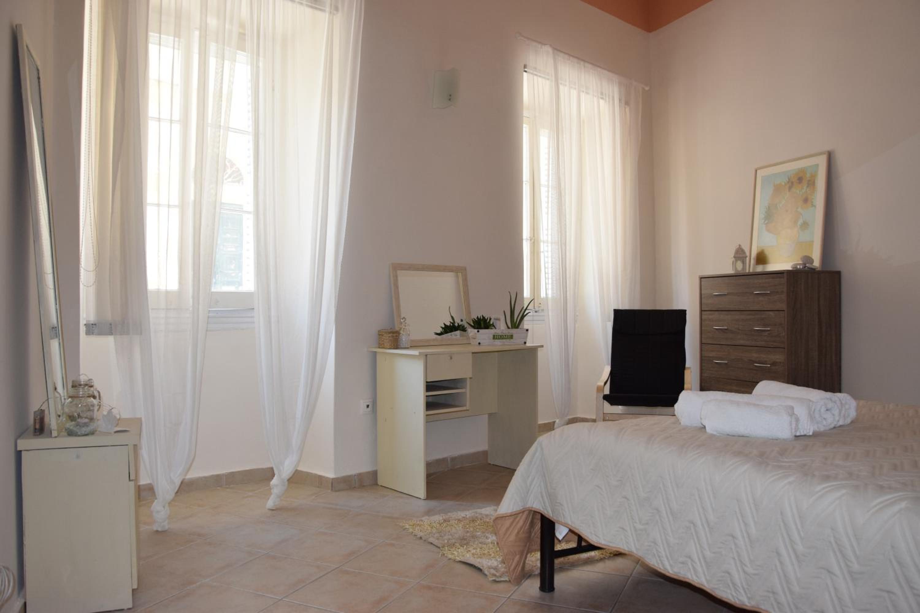 Matty's Apartment in Corfu town view 2