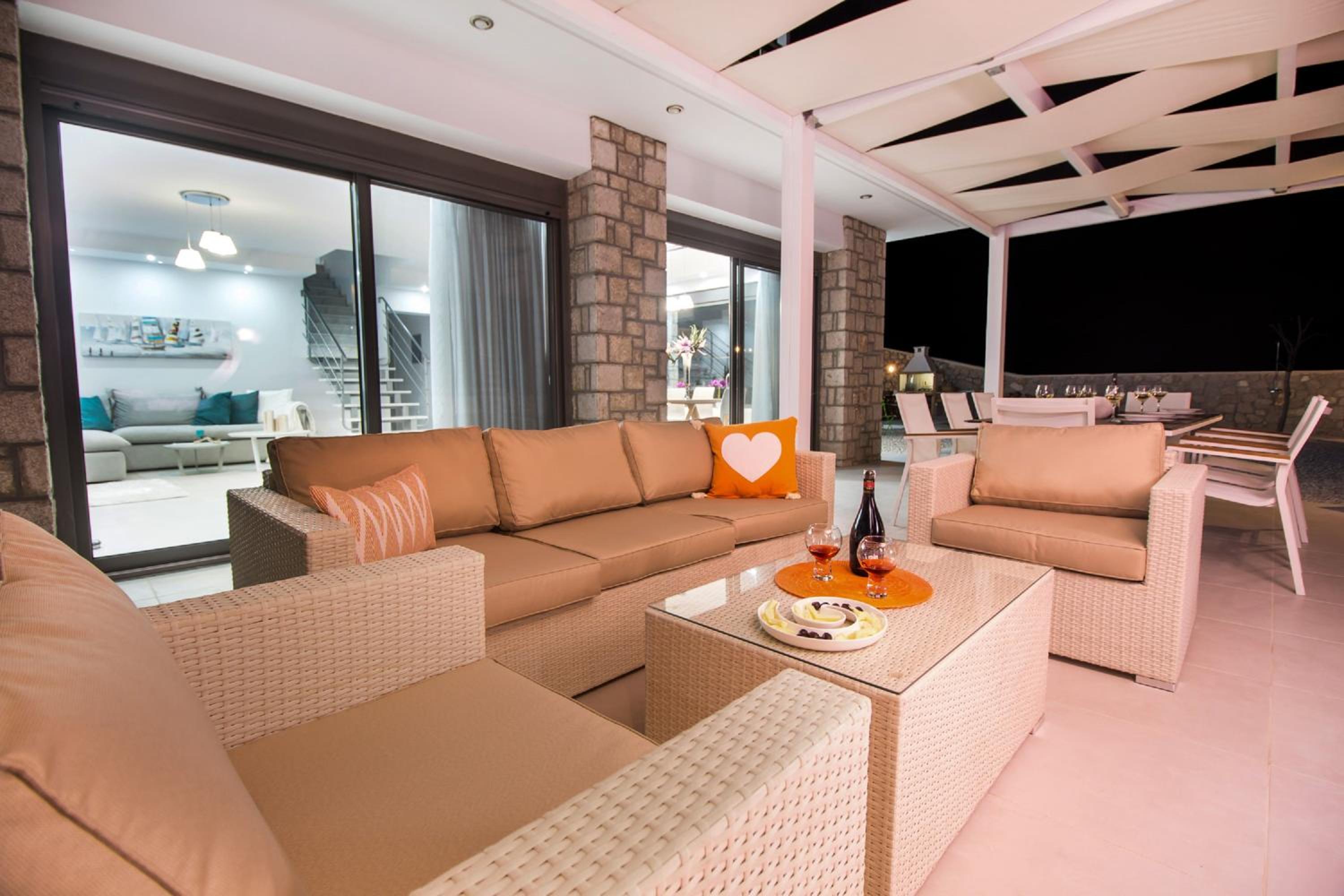 Francis & Gregorys Luxury Villas