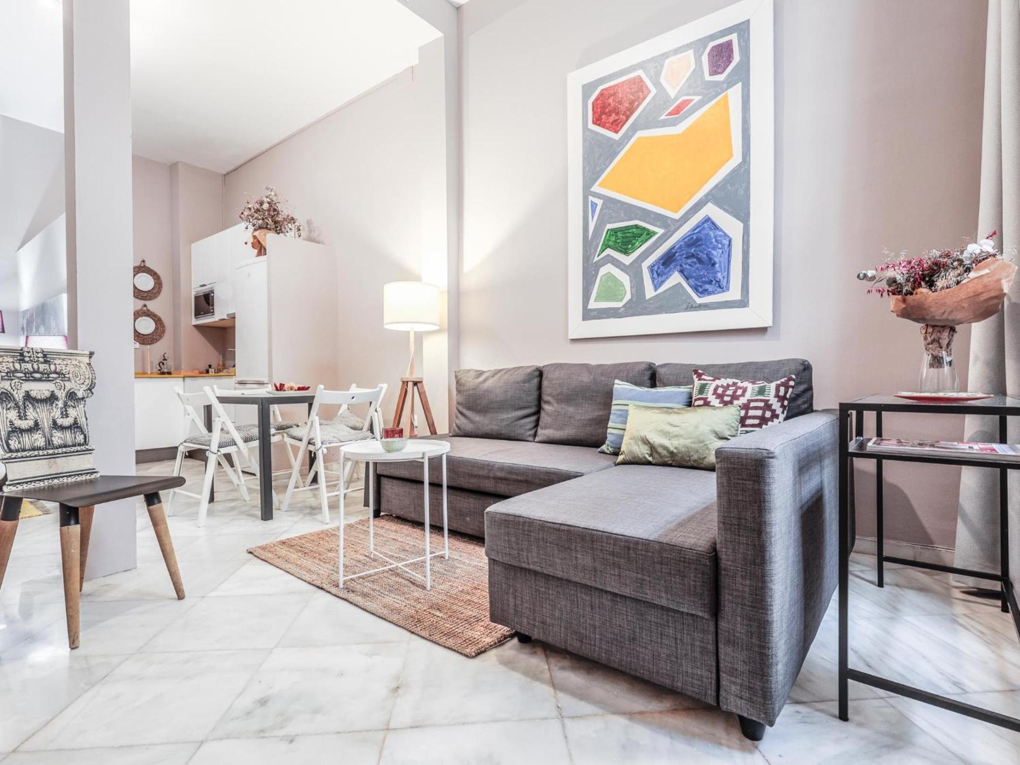 Seville Vacations - Bonito apartamento de diseno 1 bed Arenal - Property Image 1