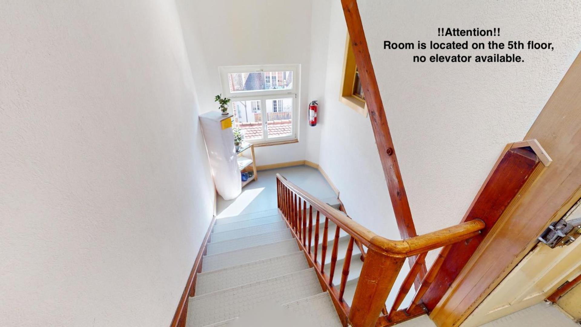 Solution-Grischun - Zentrales Dachzimmer - Kaffee&Tee - Gemeinschaftsbad - Etagenbett -Dachterrasse
