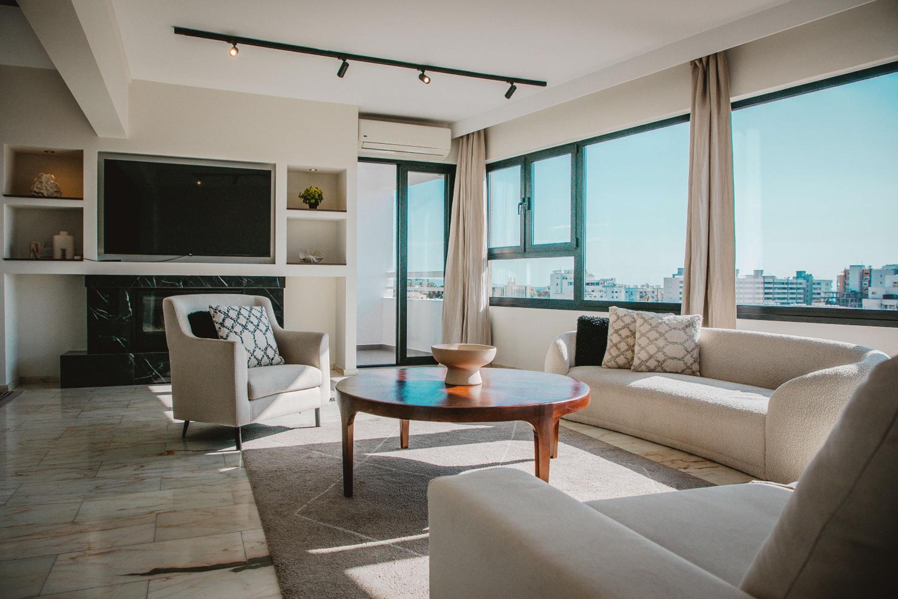 Phaedrus Living City Center Sky Penthouse