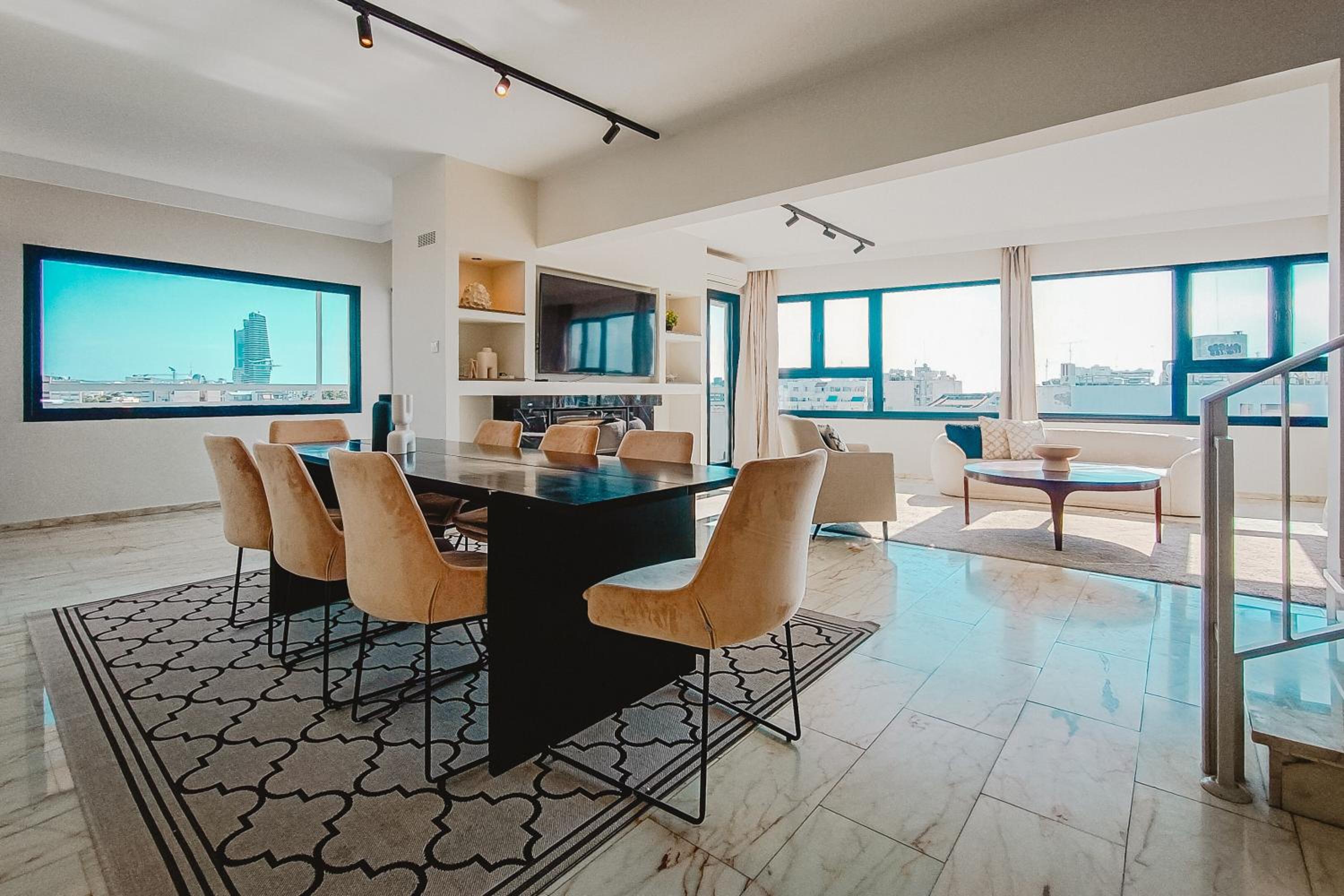 Phaedrus Living City Center Sky Penthouse