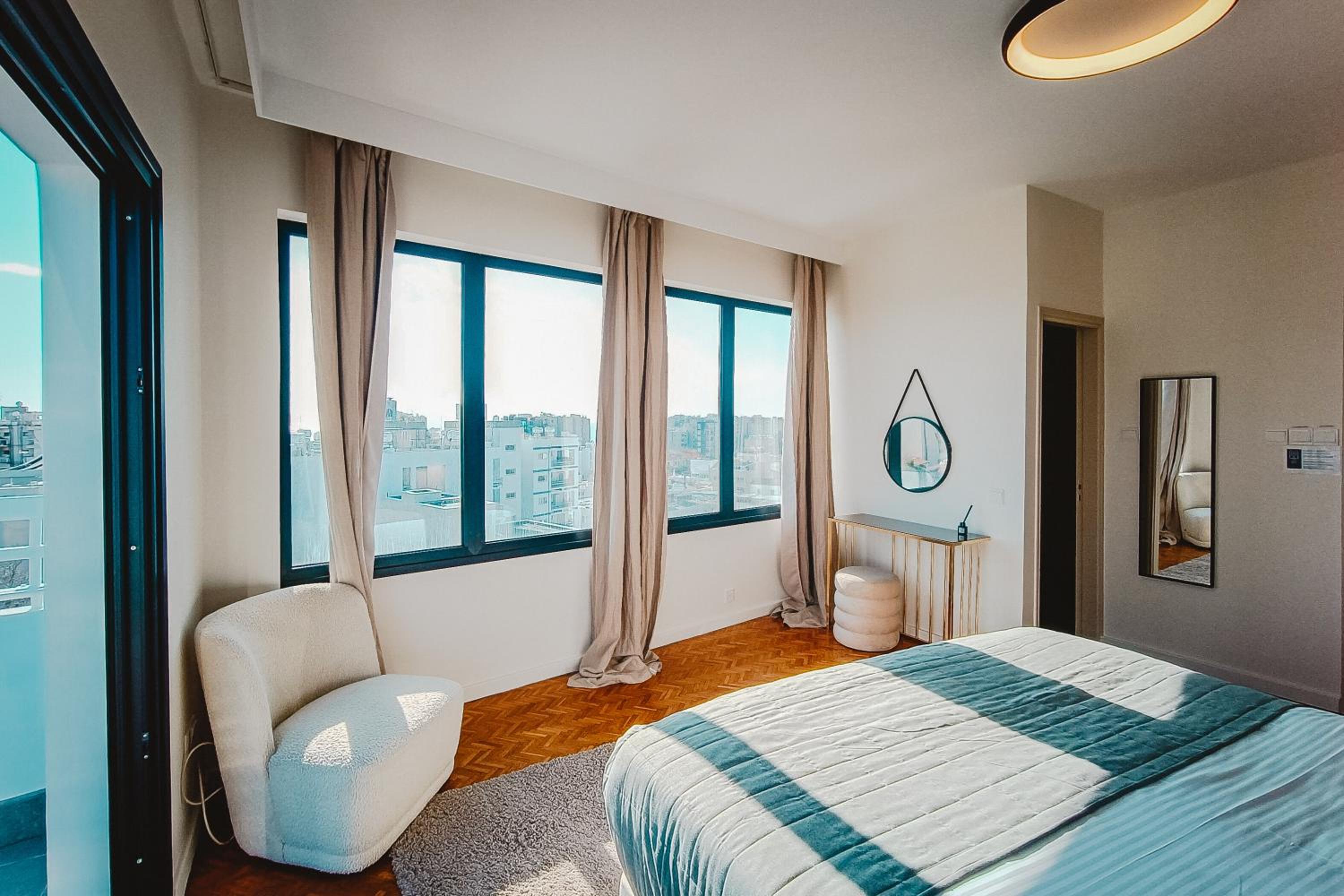 Phaedrus Living City Center Sky Penthouse