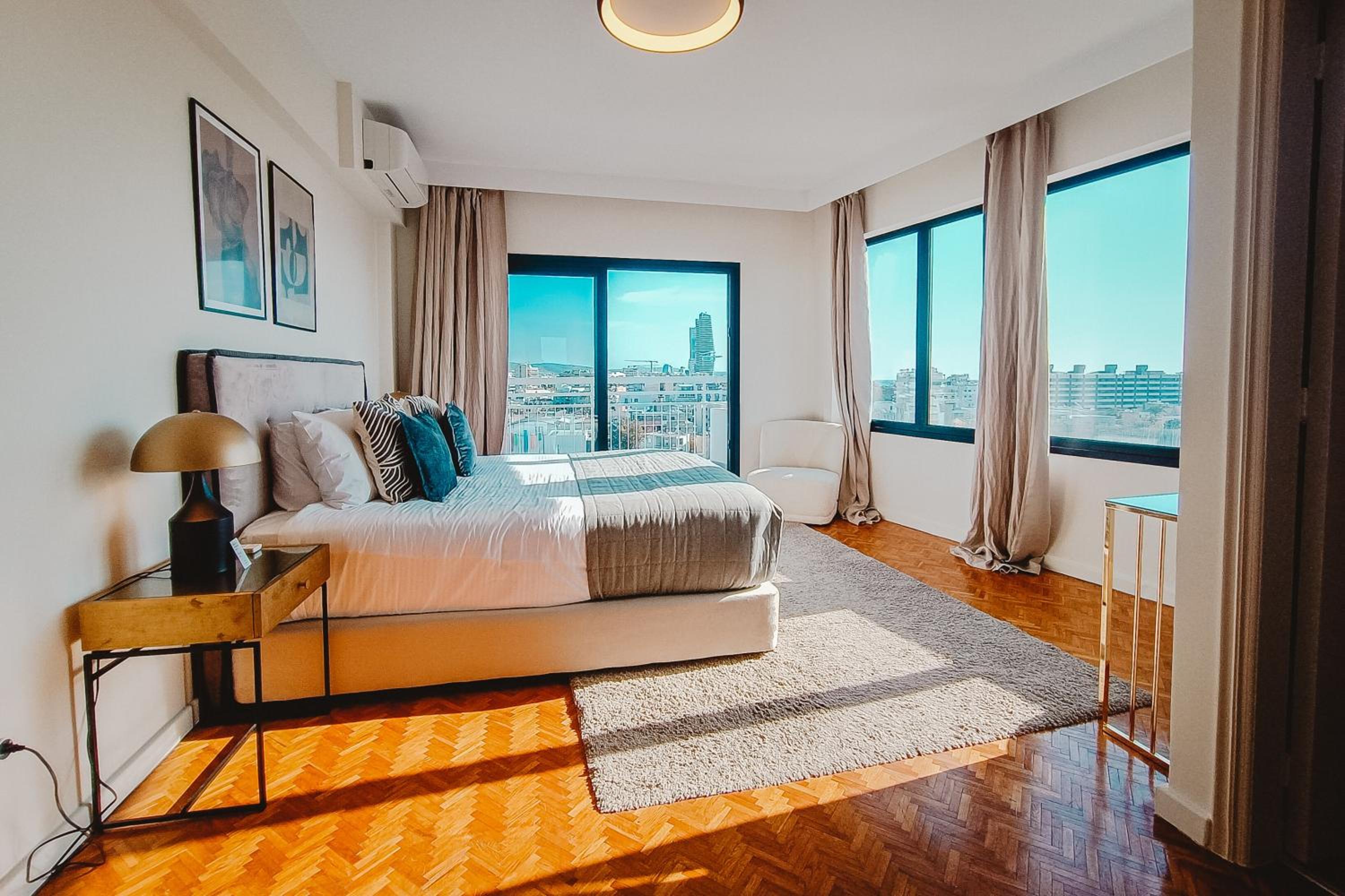 Phaedrus Living City Center Sky Penthouse