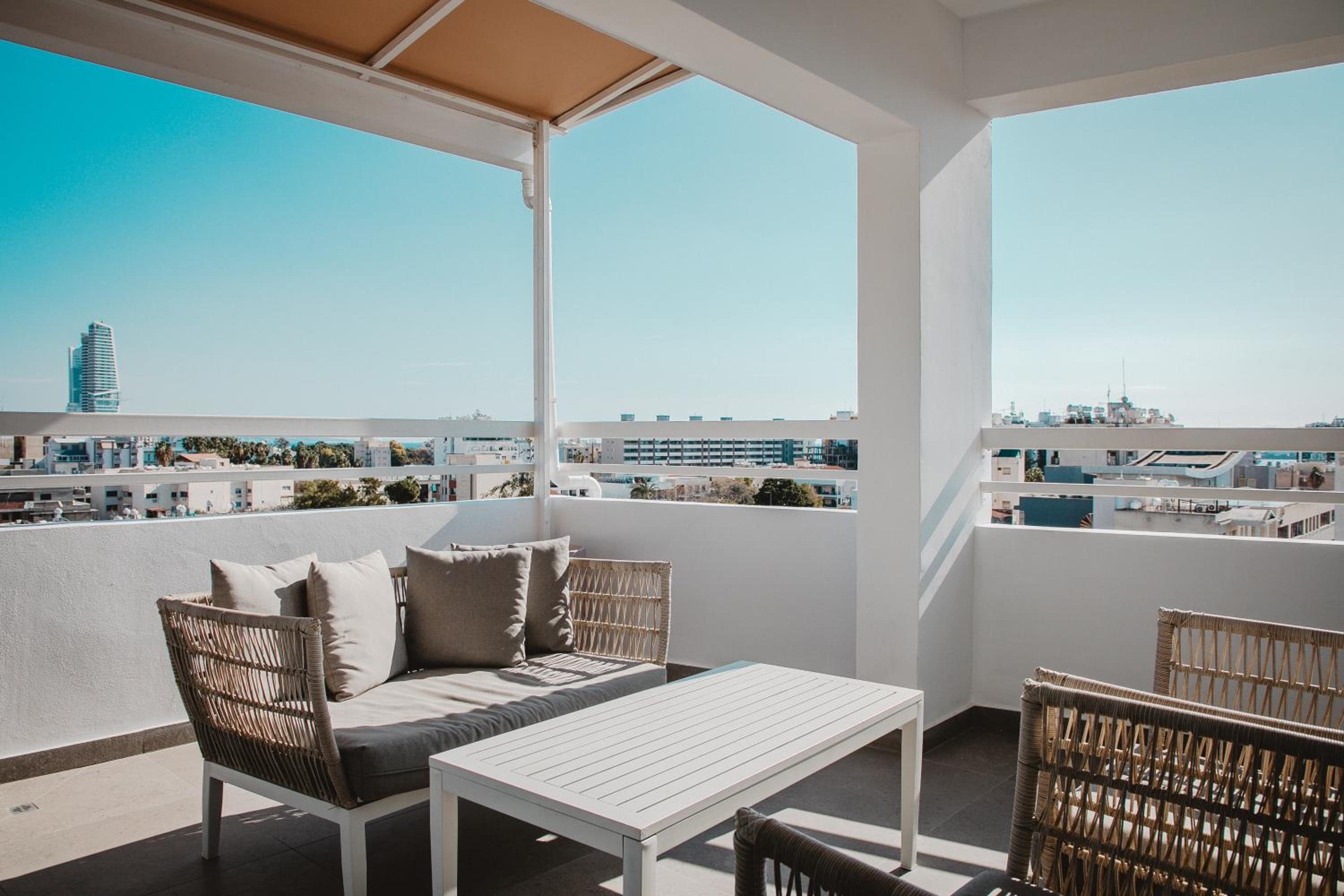 Phaedrus Living City Center Sky Penthouse