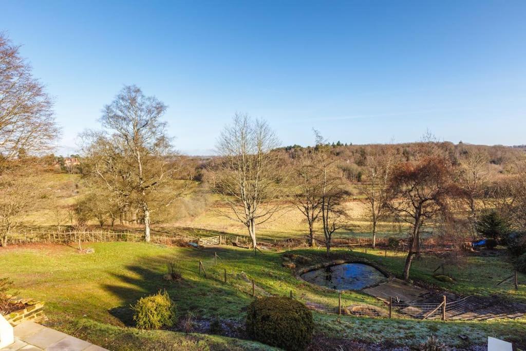 Modern country villa, stunning gardens and view view 4