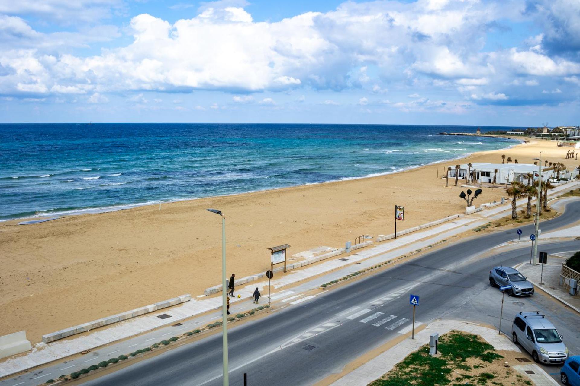 La finestra sul mare Erice beach