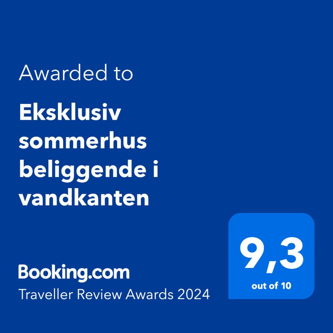 Eksklusiv sommerhus beliggende i vandkanten