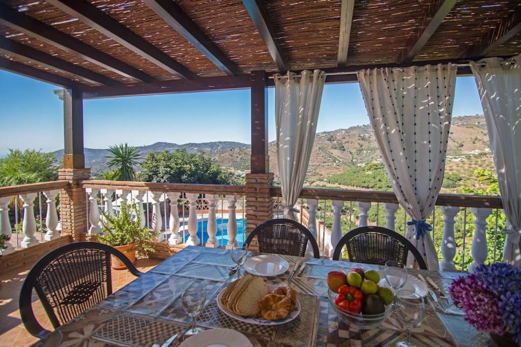 Maravillosa villa con piscina en Frigiliana AX-38F view 4