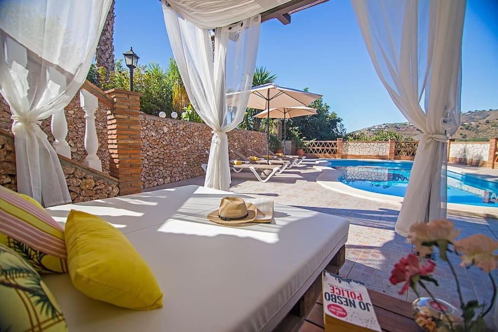 Maravillosa villa con piscina en Frigiliana AX-38F view 5