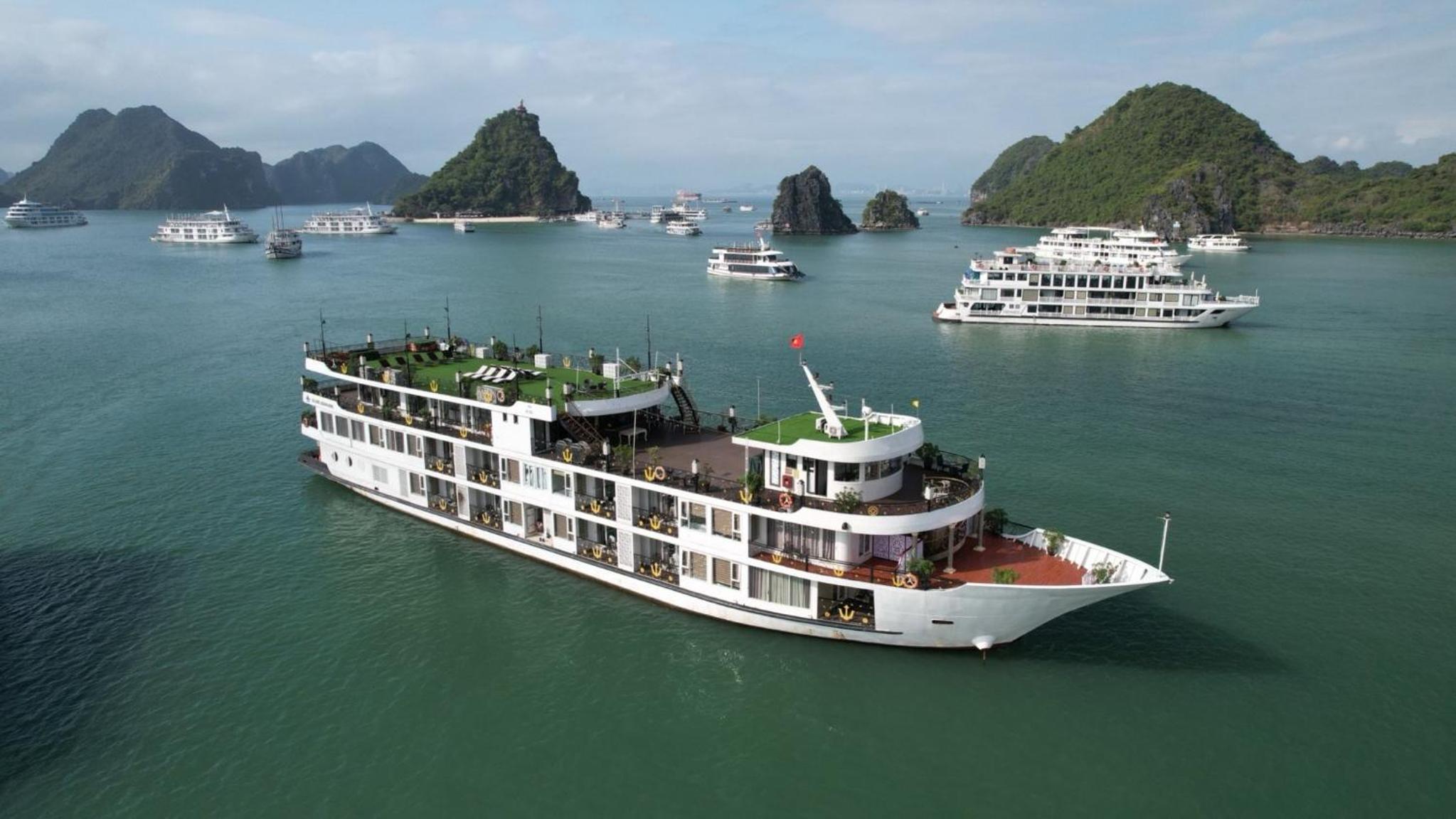 HaLONG AQUAMARINE ROYAL CRUISE