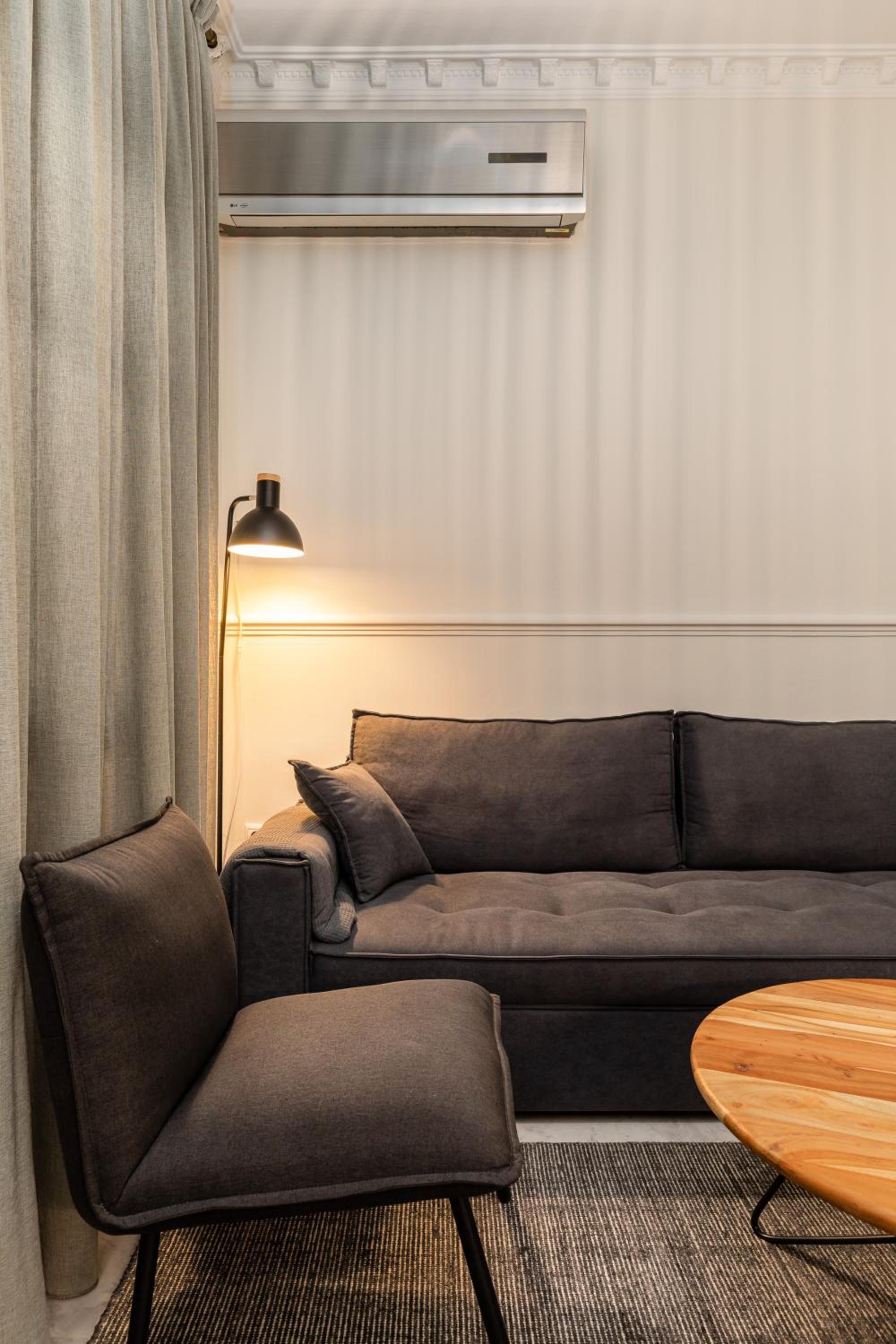 Coco by halu! : Neoclassical apt with balcony view 4