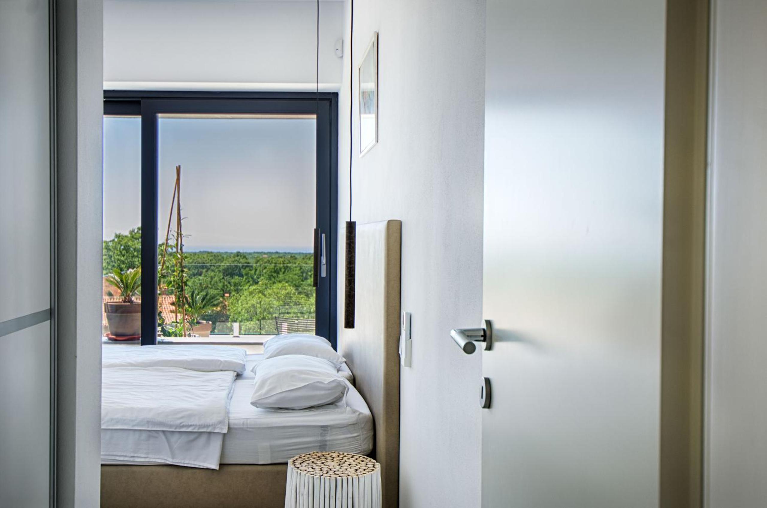 Villa Astera near Poreč for 8 people with infinity pool, whirlpool & sauna view 3