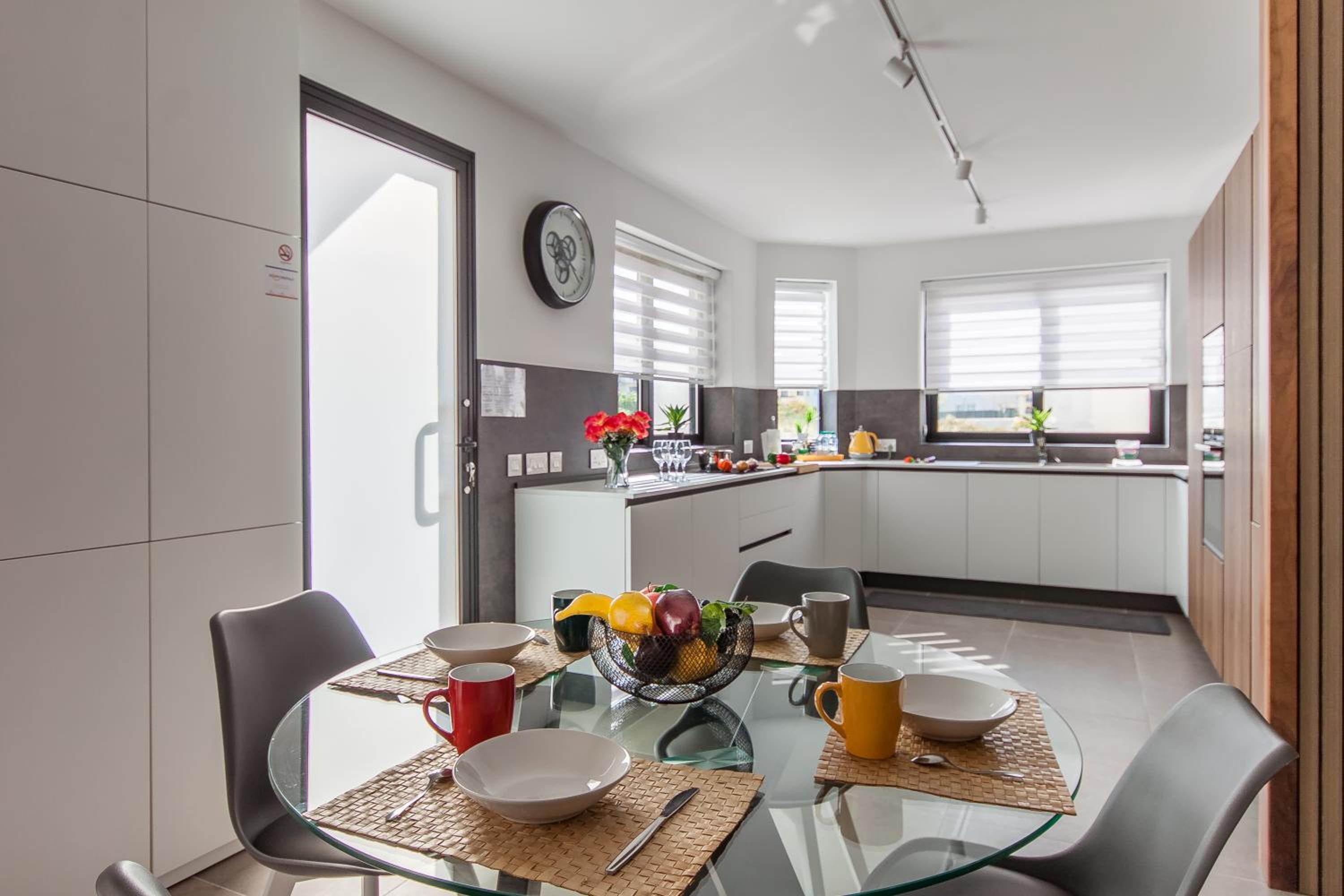 Exceptional Sunlit Apart Marsaskala Bay - Happy Rentals view 2