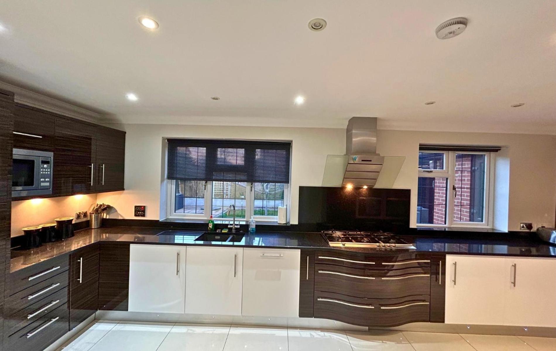 Beautiful 5 Bed 3 Bathroom Detached Family Home 8 view 2