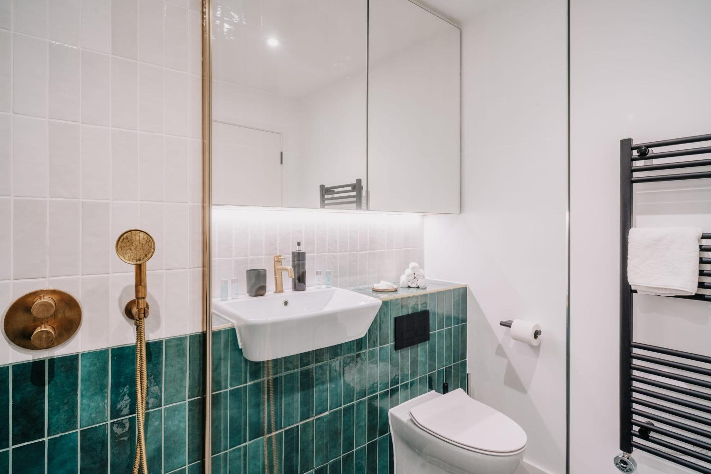 Canal view, Grade II Industrial style, Fast WiFi, Family, Contractors view 2