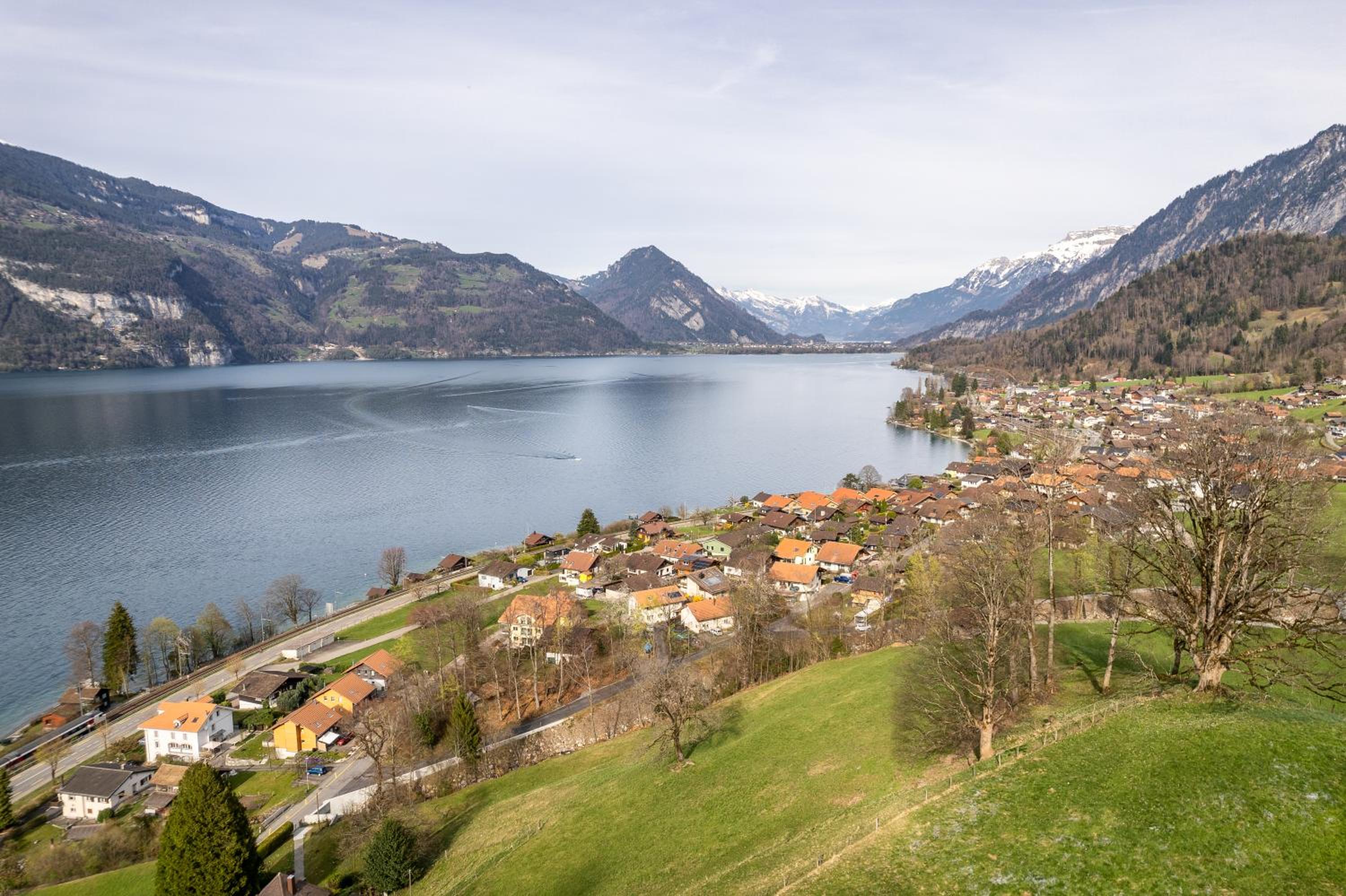 Bijou Lake Side Panorama - Seeblick und Erholung nahe Interlaken