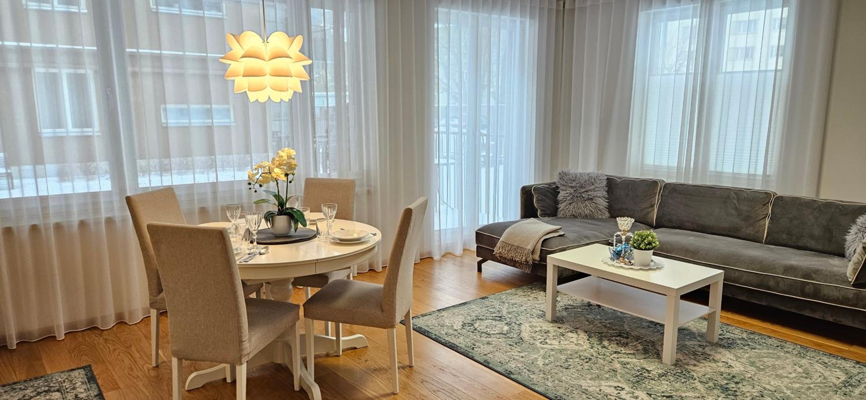 City Center Bright Home view 4