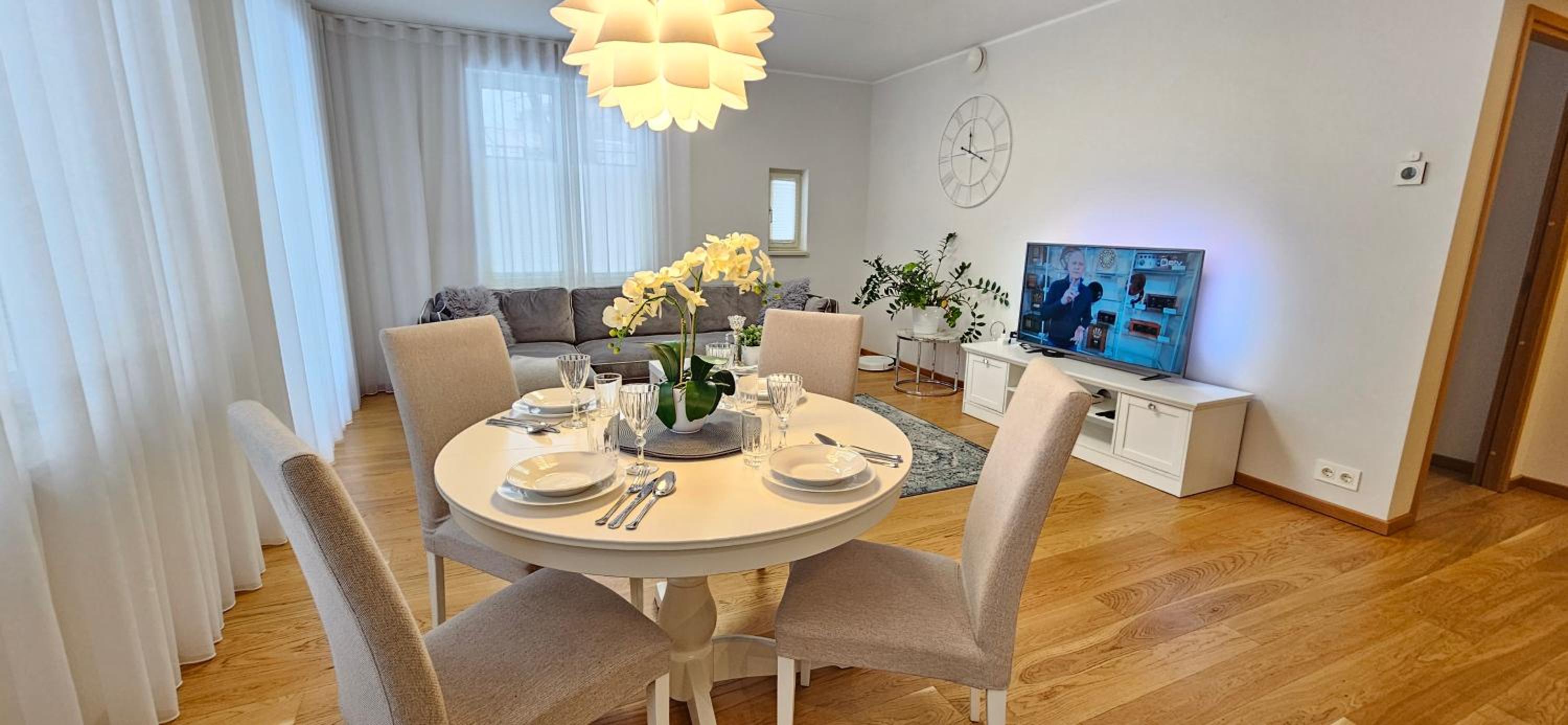 City Center Bright Home view 3