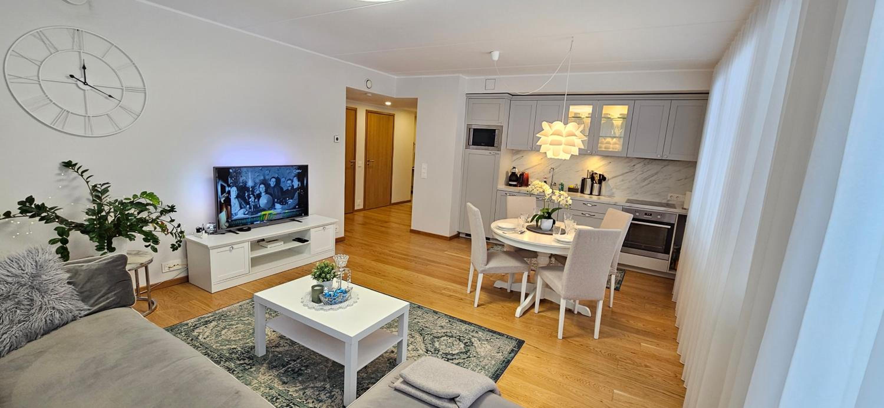 City Center Bright Home view 2