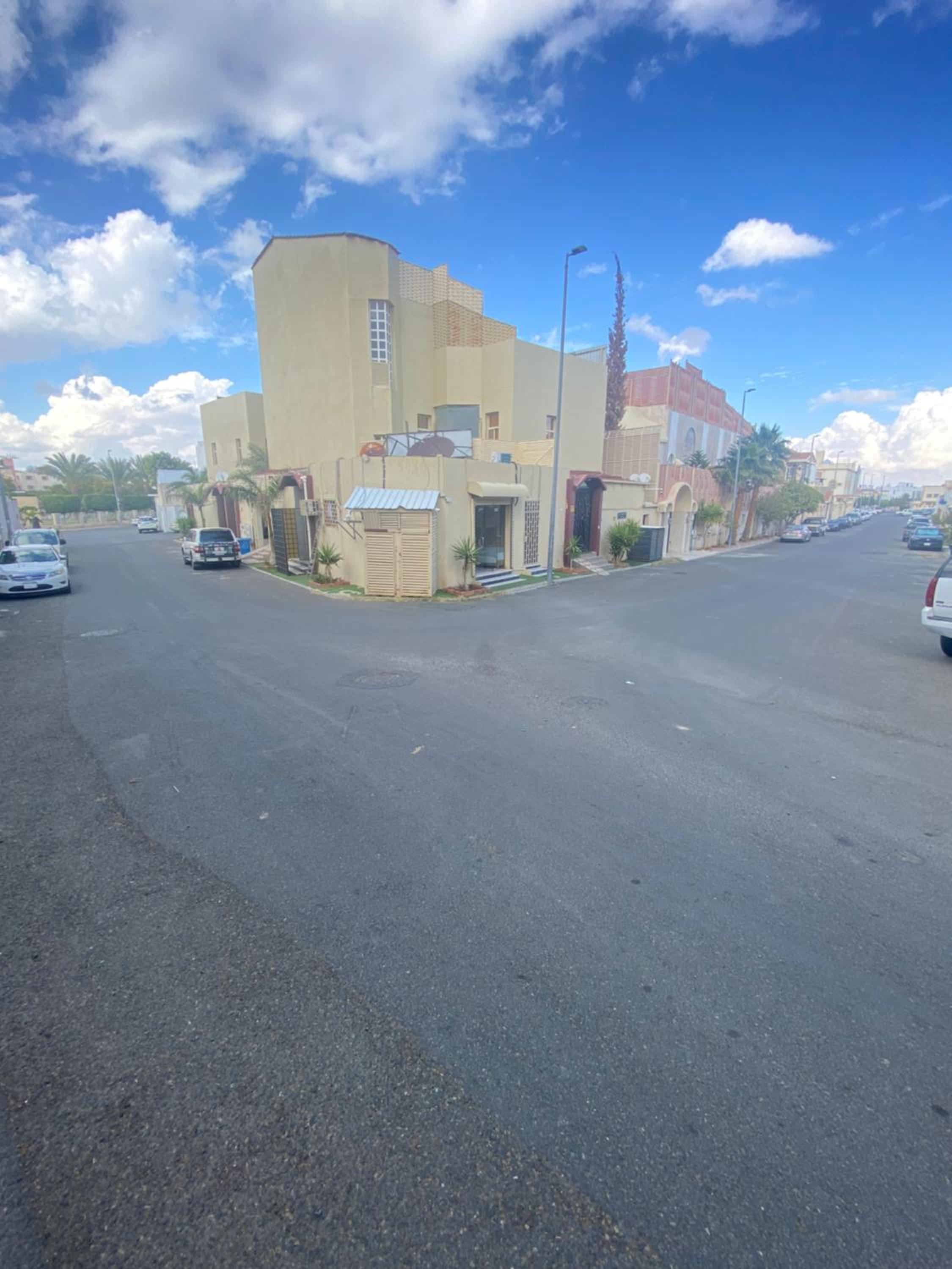 Al Dana Plaza Villas