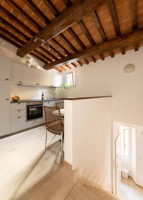 Keys of Italy - Maytreya - Albero 2 - Train station two bedroom flat 2nd floor